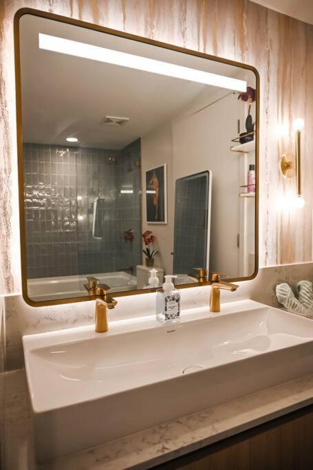 Magic Amazing Balcony Ocean & City, View Pool,spa Resort,heart Of Downtown,wow!