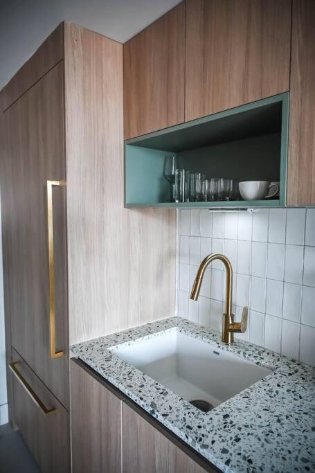 Magic Amazing Balcony Ocean & City, View Pool,spa Resort,heart Of Downtown,wow! Apartment