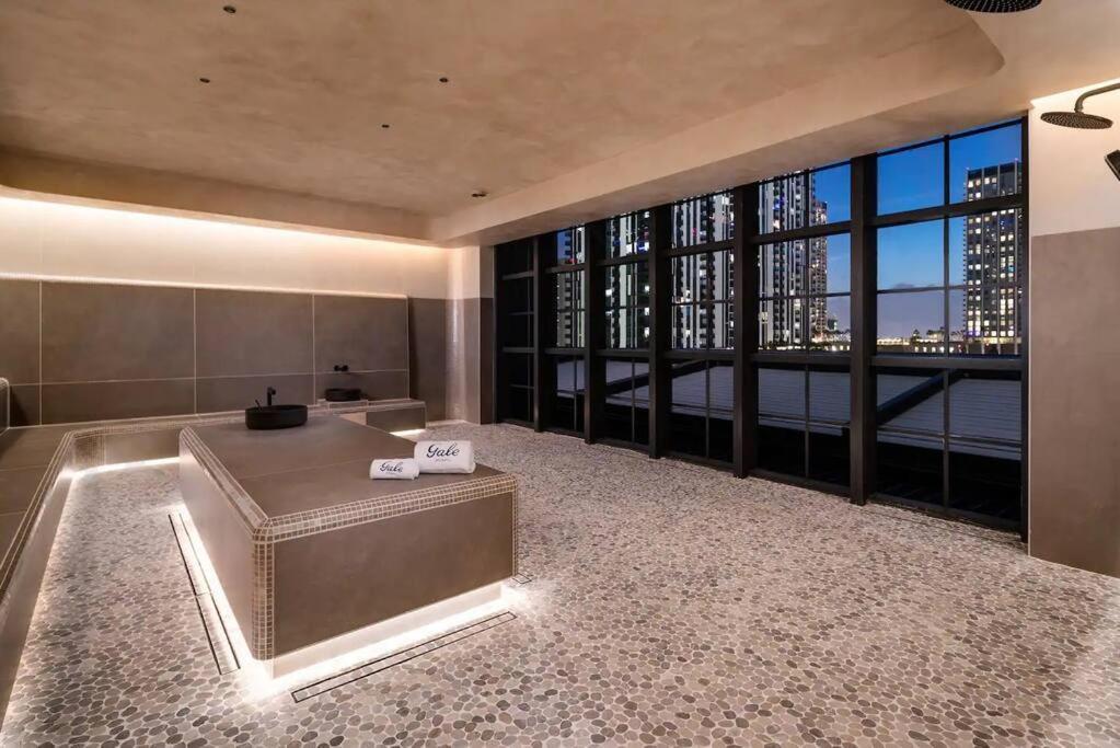 Apartment Magic Amazing Balcony Ocean & City, View Pool,spa Resort,heart Of Downtown,wow! *