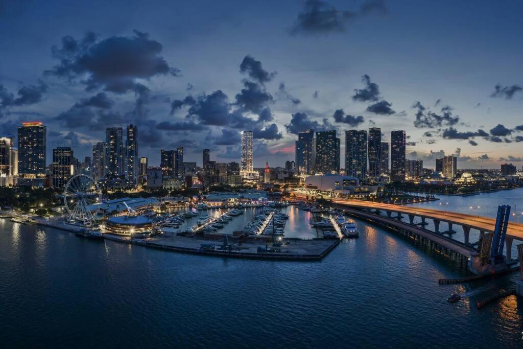 Magic Amazing Balcony Ocean & City, View Pool,spa Resort,heart Of Downtown,wow! * Miami