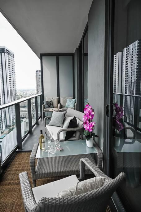 Apartment Magic Amazing Balcony Ocean & City, View Pool,spa Resort,heart Of Downtown,wow! Miami