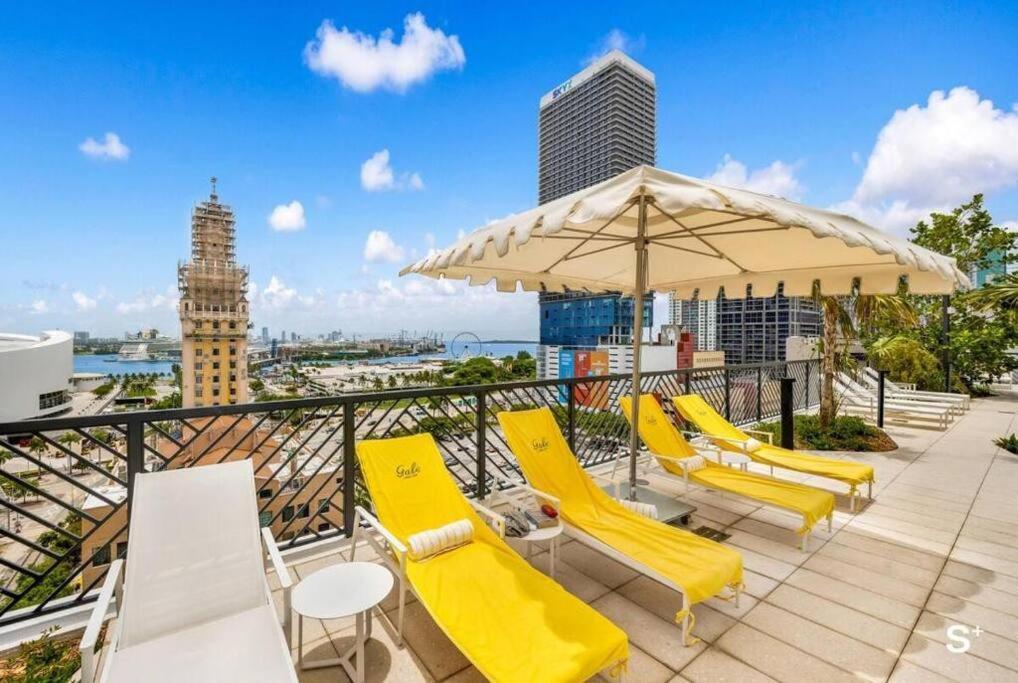 Magic Amazing Balcony Ocean & City, View Pool,spa Resort,heart Of Downtown,wow! Apartment