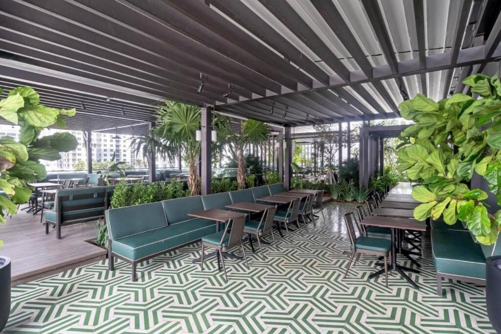 Magic Amazing Balcony Ocean & City, View Pool,spa Resort,heart Of Downtown,wow! Apartment *