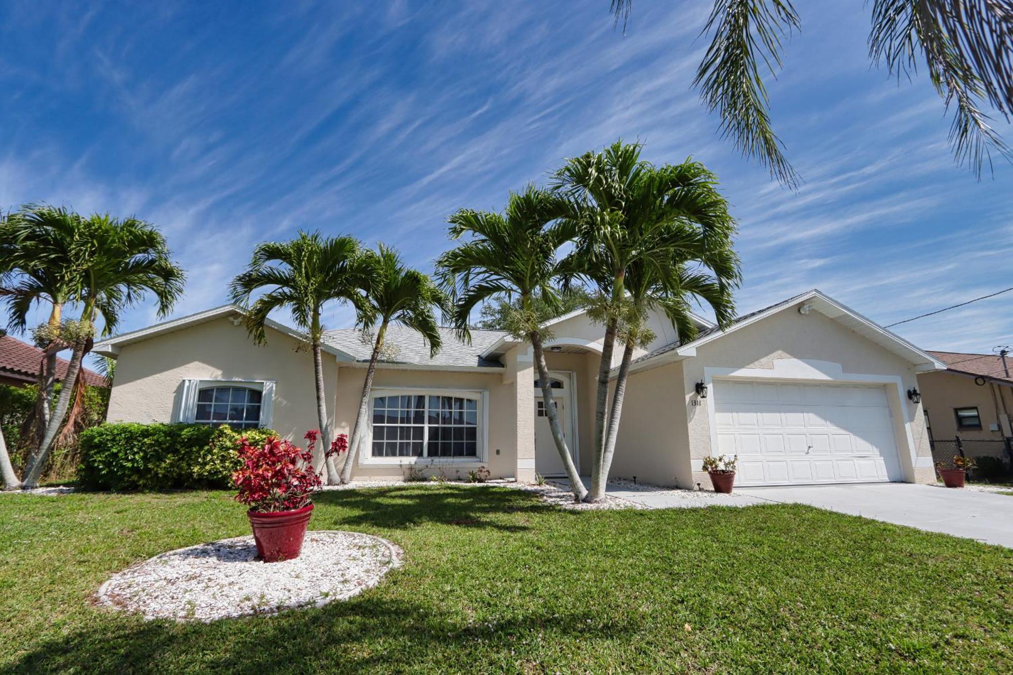 Holiday home Charming Waterfront Vacation With Fabulous Views And Easy Access To The Caloosahatchee River Cape Coral