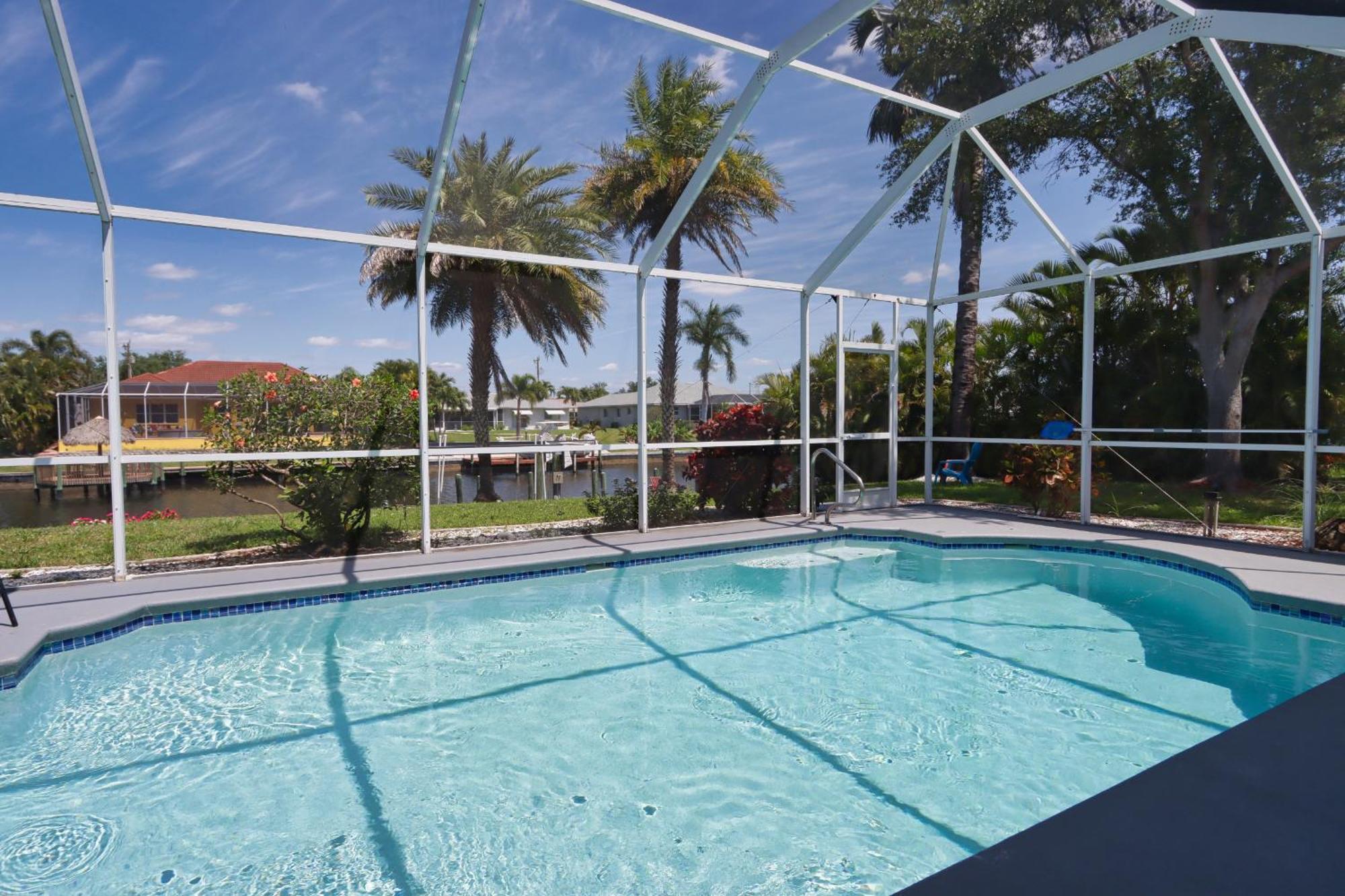 Charming Waterfront Vacation With Fabulous Views And Easy Access To The Caloosahatchee River *