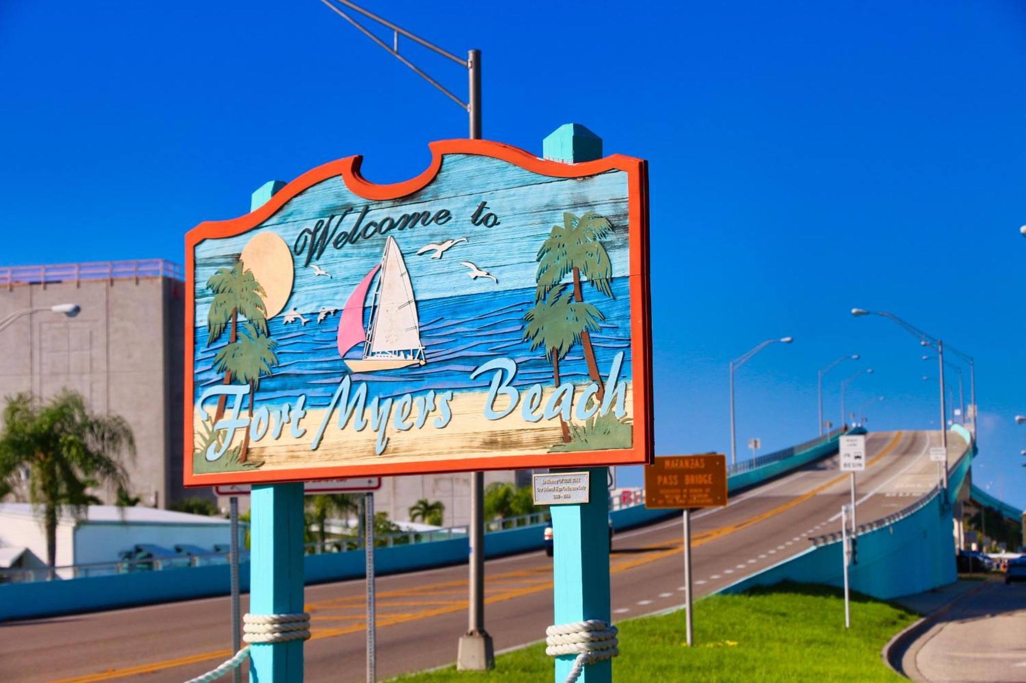 Charming Waterfront Vacation With Fabulous Views And Easy Access To The Caloosahatchee River * Cape Coral