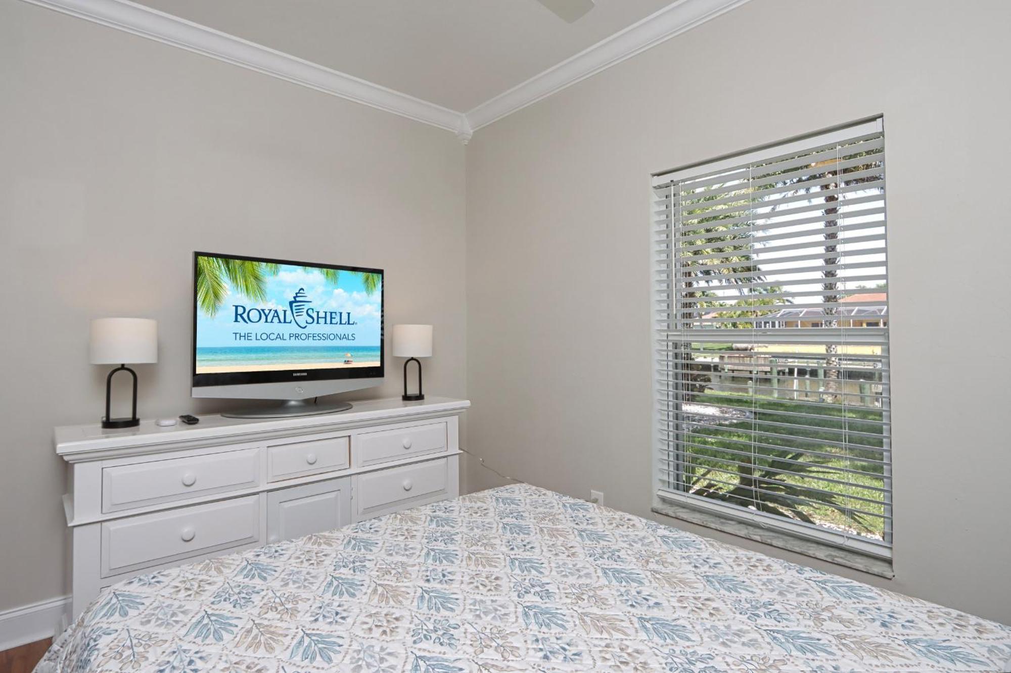 Charming Waterfront Vacation With Fabulous Views And Easy Access To The Caloosahatchee River