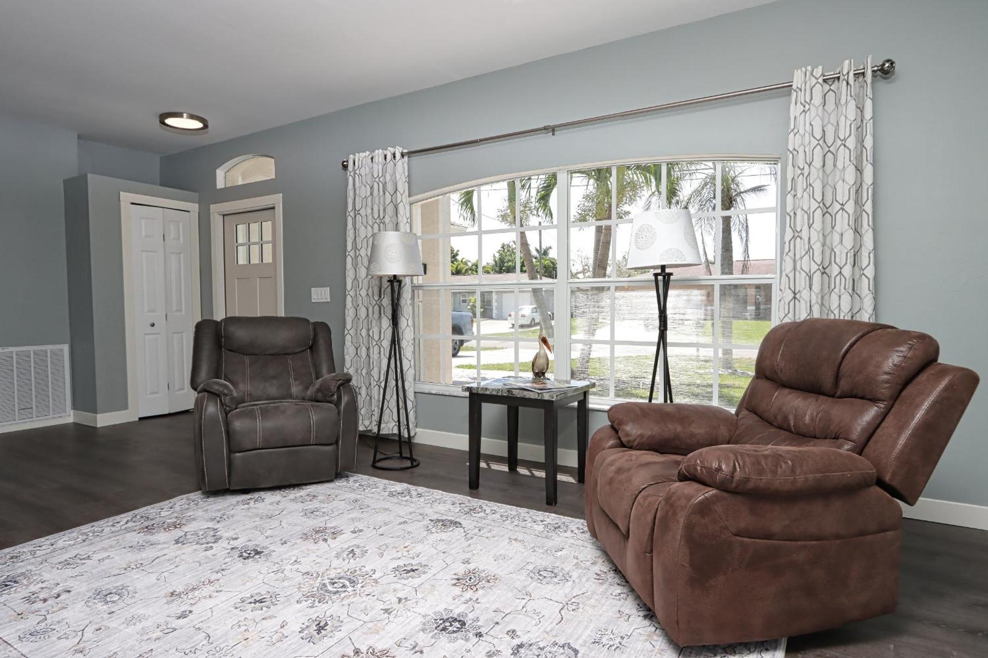 Holiday home Charming Waterfront Vacation With Fabulous Views And Easy Access To The Caloosahatchee River Cape Coral