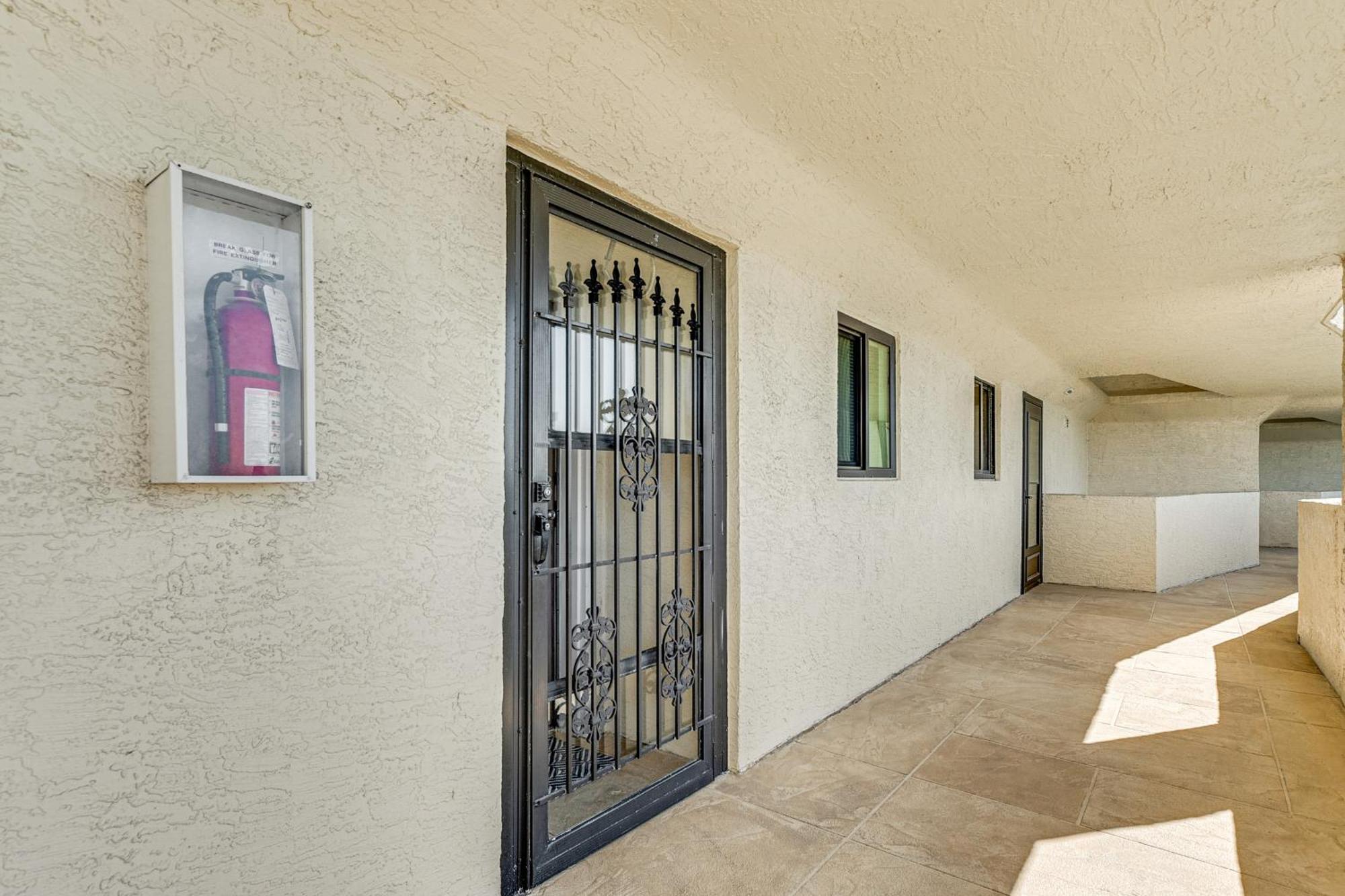 Gulf Coast Escape With Balcony And Amenities! Apartment
