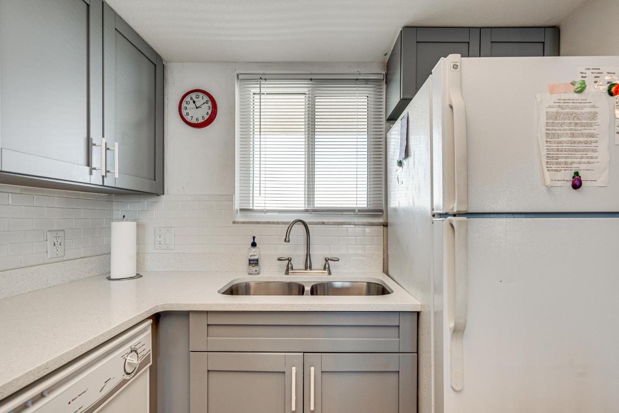 Apartment Gulf Coast Escape With Balcony And Amenities! *