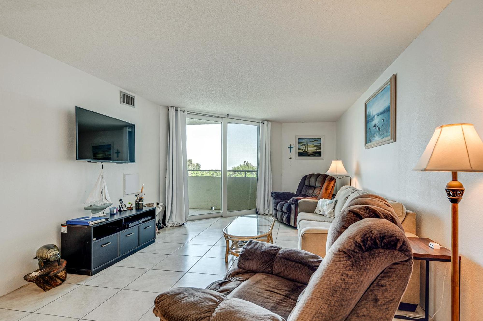 Apartment Gulf Coast Escape With Balcony And Amenities!