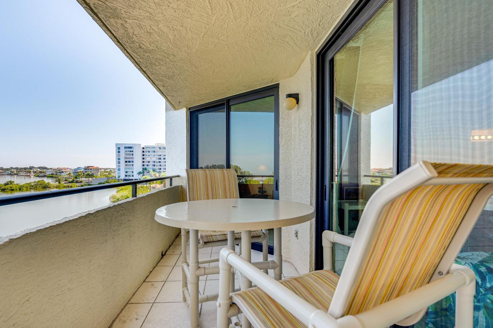 Gulf Coast Escape With Balcony And Amenities! *