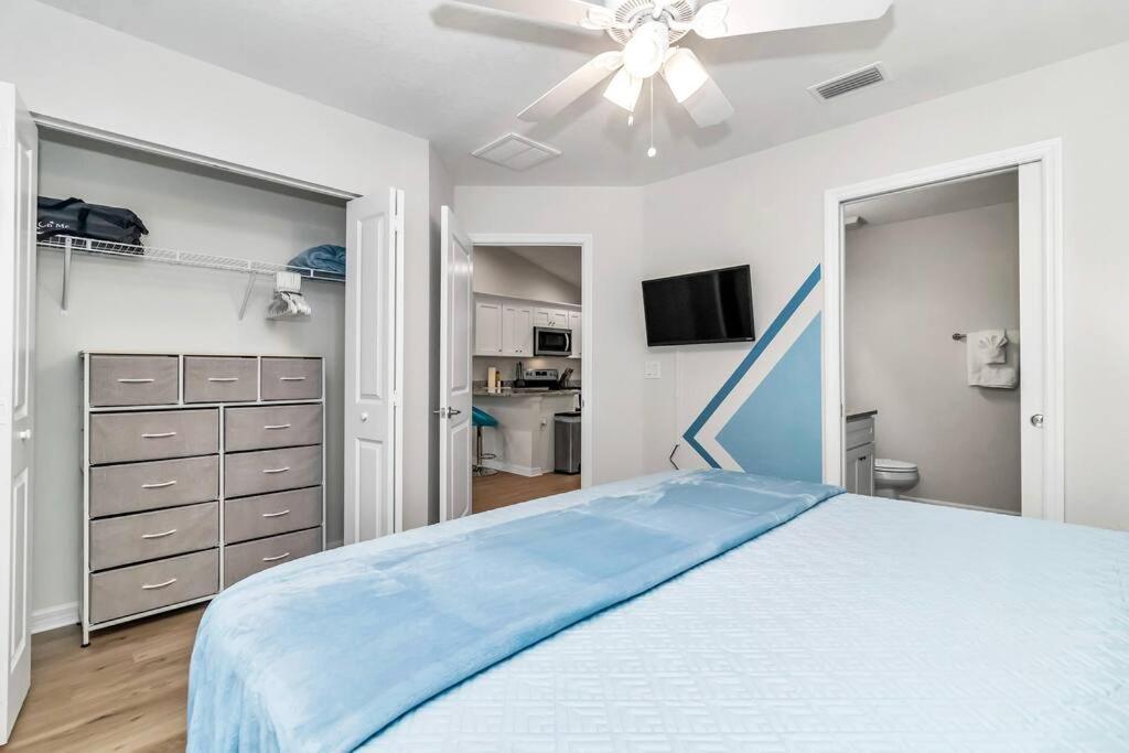 Bright & Colorful New 10 Min From Rainbow Springs Holiday home *