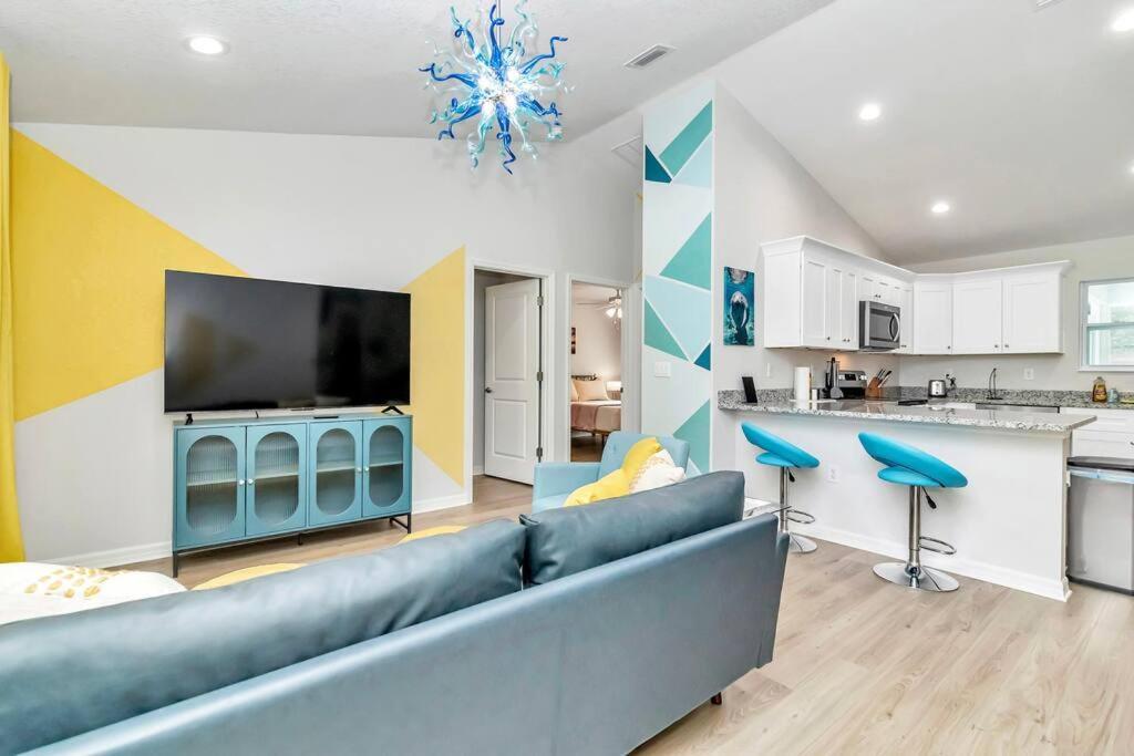Holiday home Bright & Colorful New 10 Min From Rainbow Springs Dunnellon