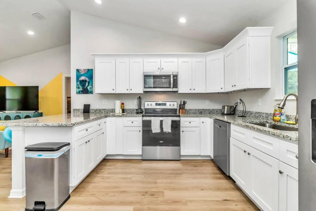 Holiday home Bright & Colorful New 10 Min From Rainbow Springs *