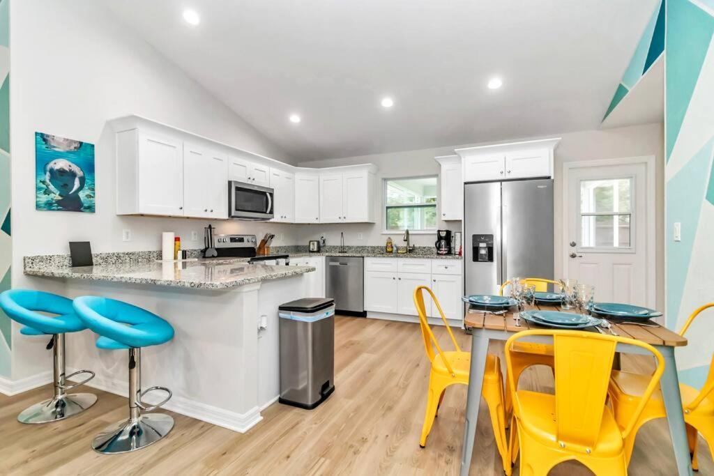 Holiday home Bright & Colorful New 10 Min From Rainbow Springs Dunnellon