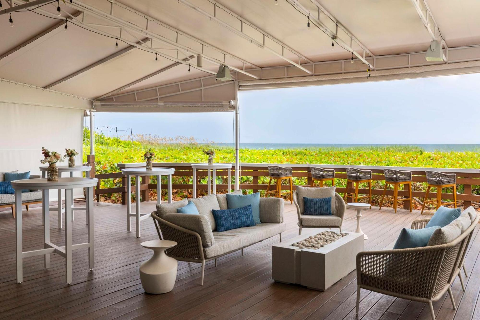 The Singer Oceanfront Resort, Curio Collection By Hilton Riviera Beach