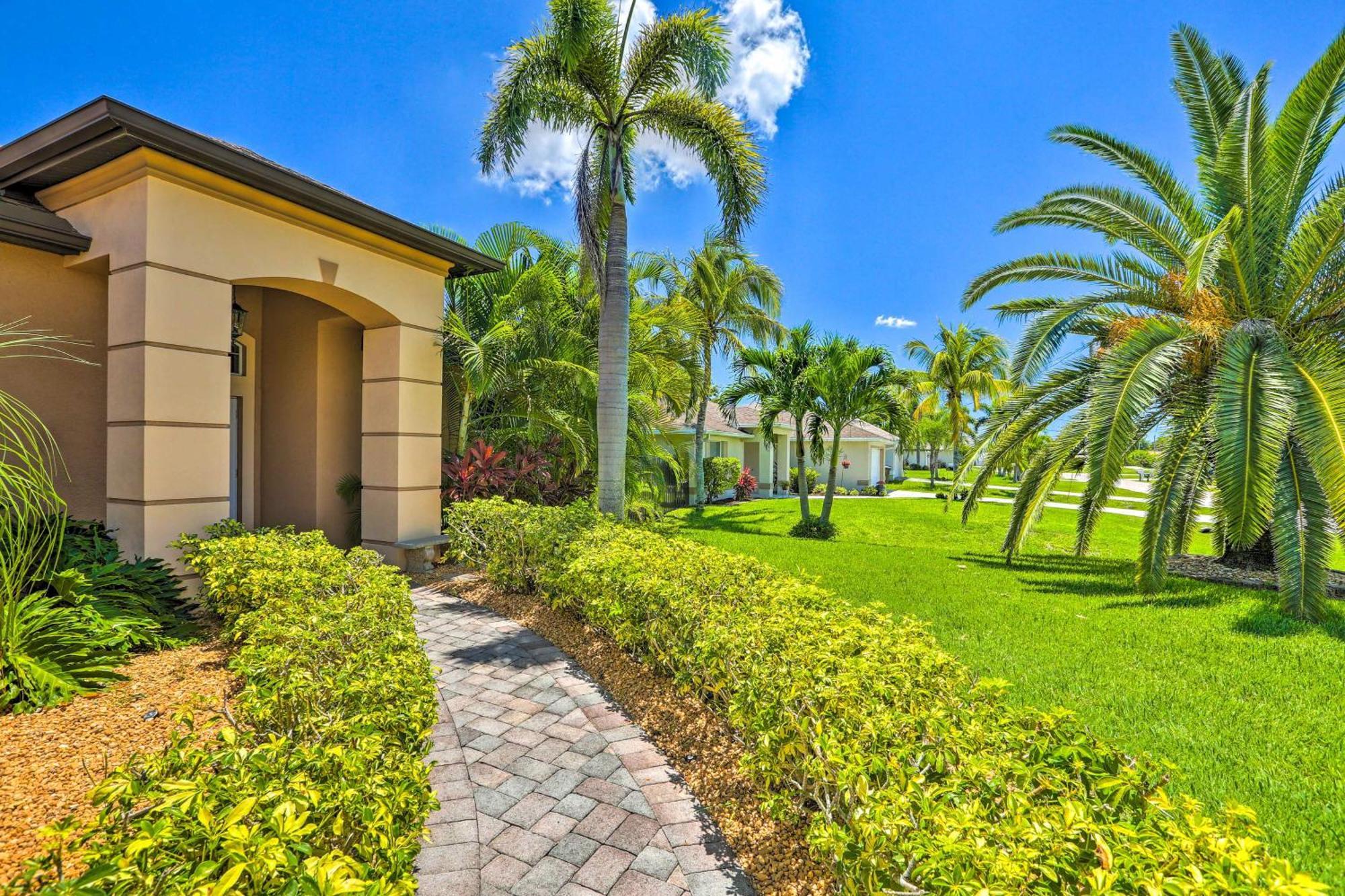 Tropical Retreat With Hot Tub And Pool! Holiday home Cape Coral