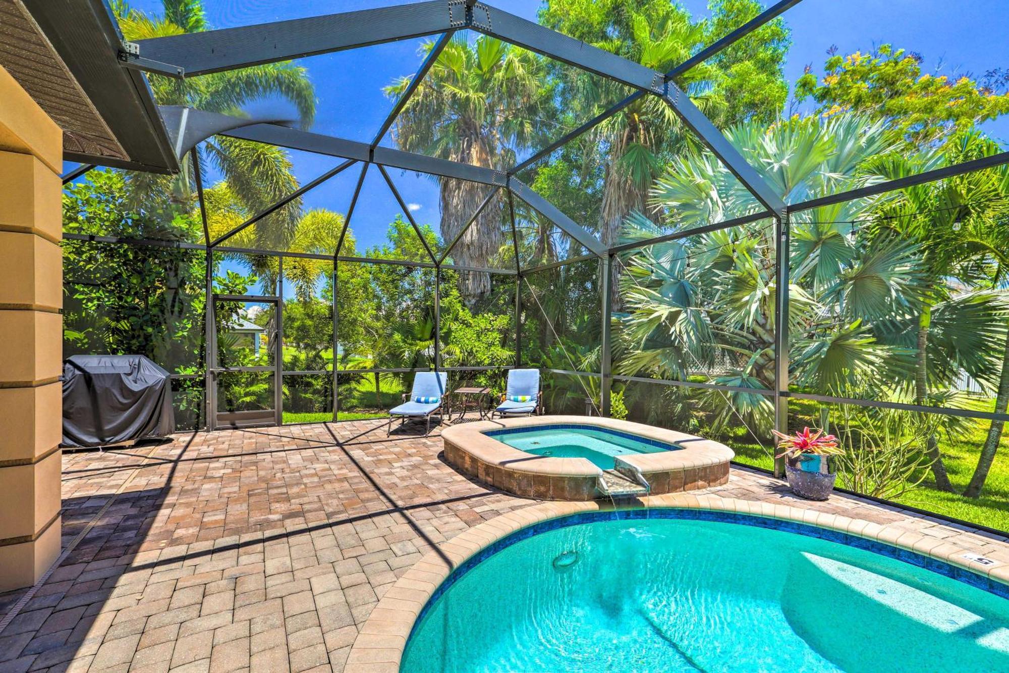 Tropical Retreat With Hot Tub And Pool!