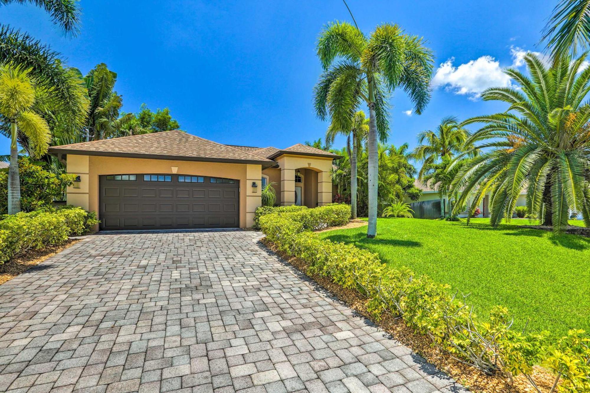 Tropical Retreat With Hot Tub And Pool! Holiday home Cape Coral