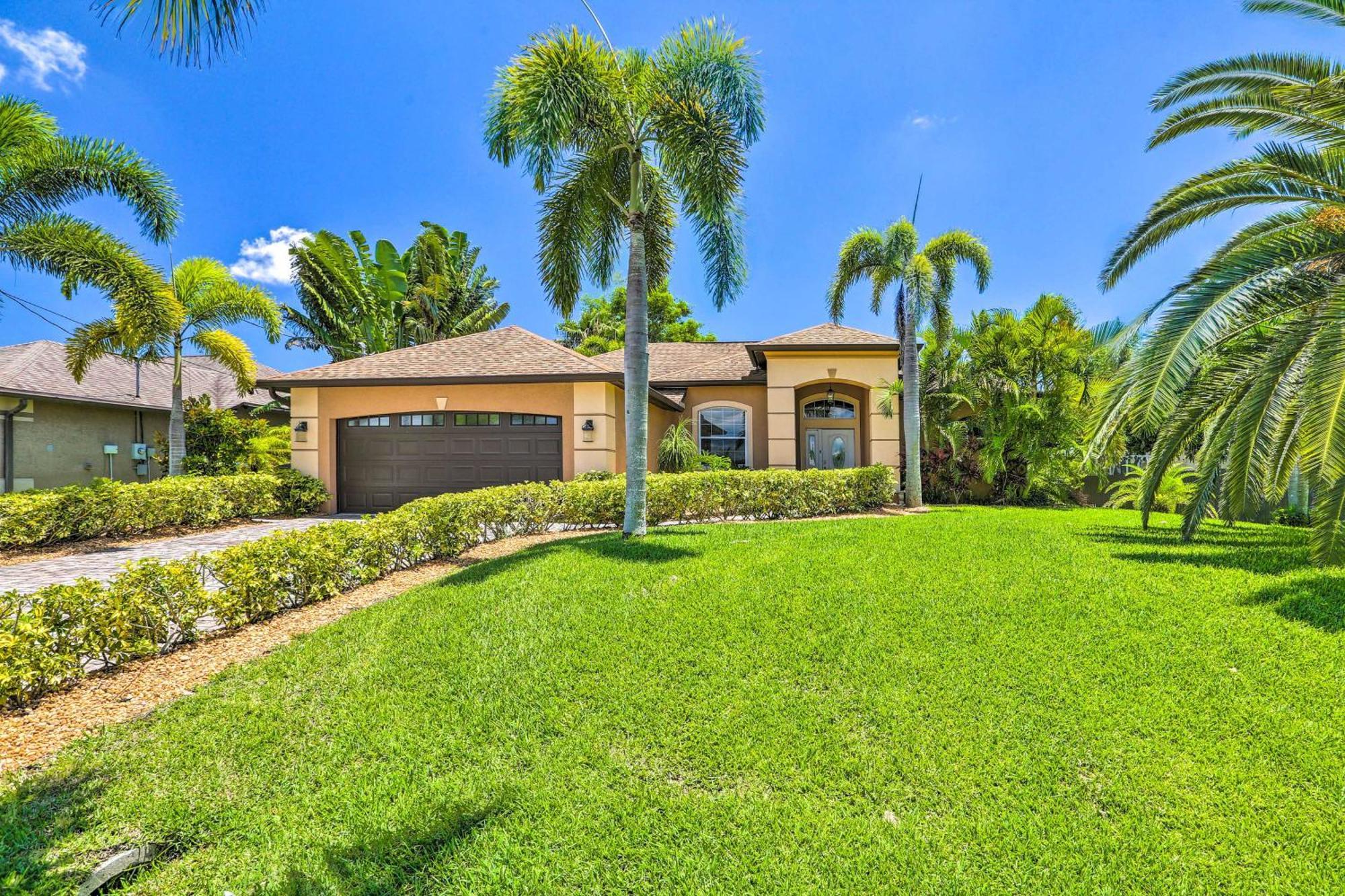 Tropical Retreat With Hot Tub And Pool! Holiday home