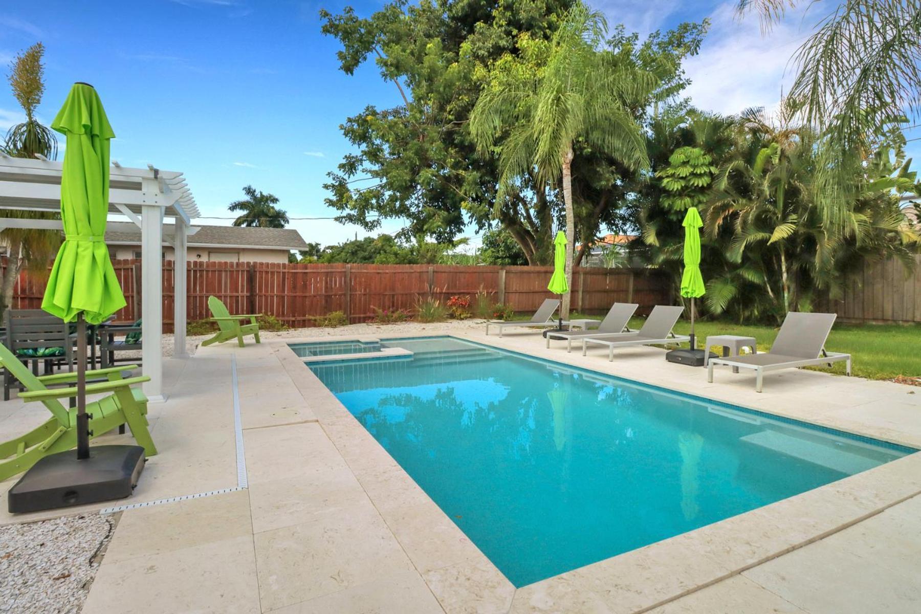 Little House W/ Pool&spa - 5 Minutes To Vanderbilt Holiday home Naples