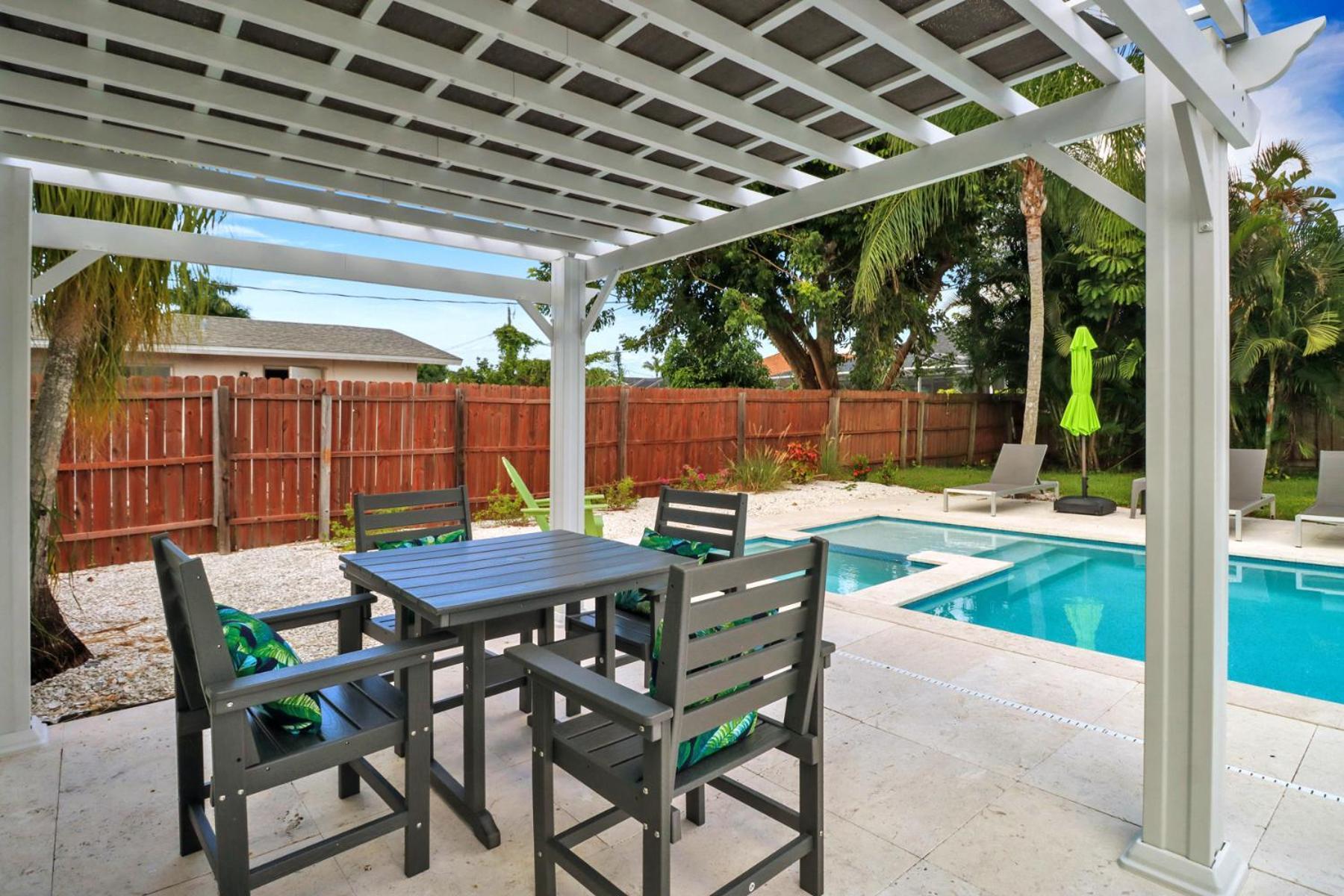 Little House W/ Pool&spa - 5 Minutes To Vanderbilt