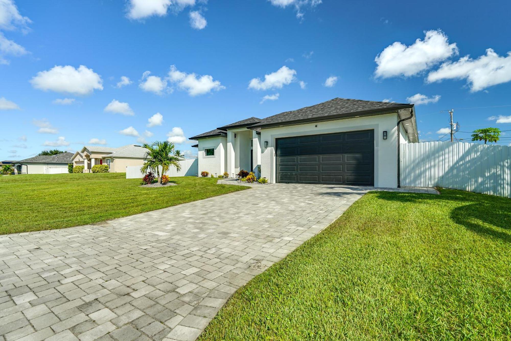 Escape Furnished Lanai And Private Pool! Holiday home Cape Coral