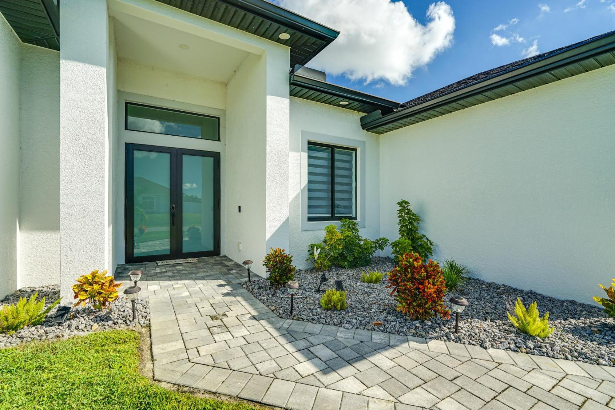 Escape Furnished Lanai And Private Pool!