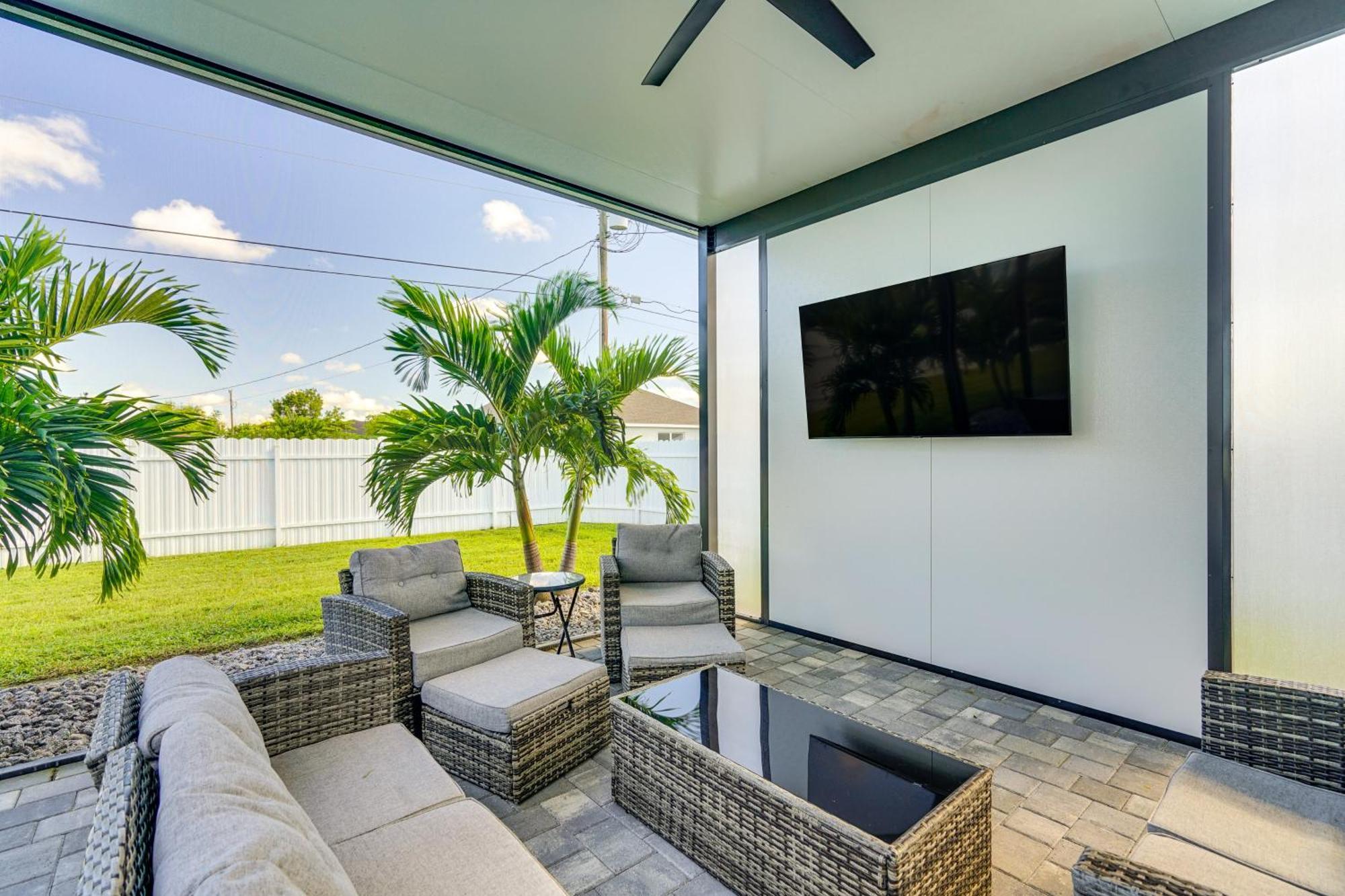 Escape Furnished Lanai And Private Pool! Holiday home Cape Coral