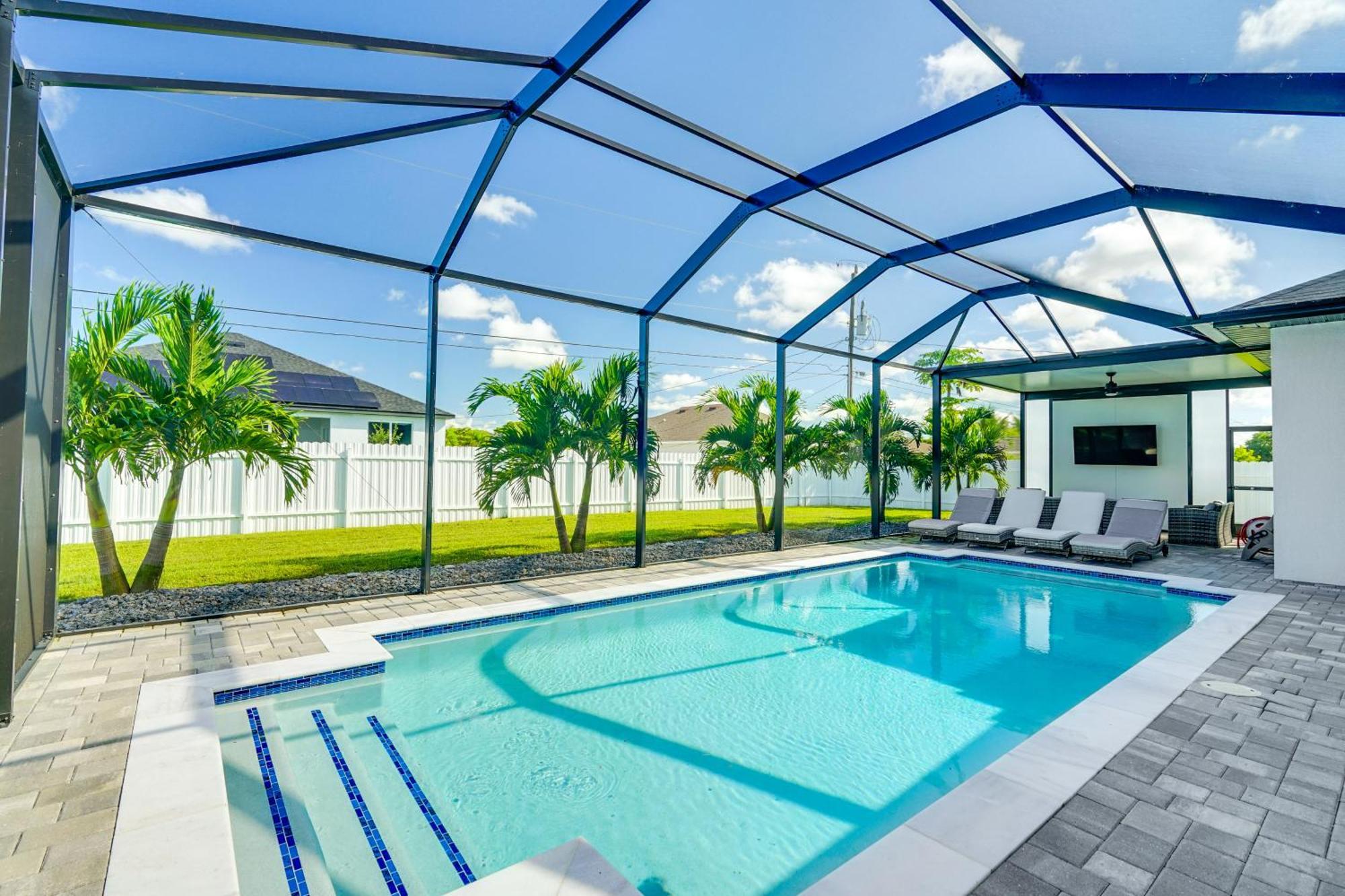Escape Furnished Lanai And Private Pool!