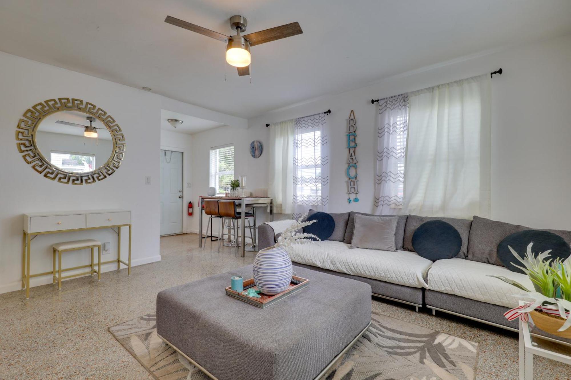Holiday home 3 Mi To Quaint With Patio In *