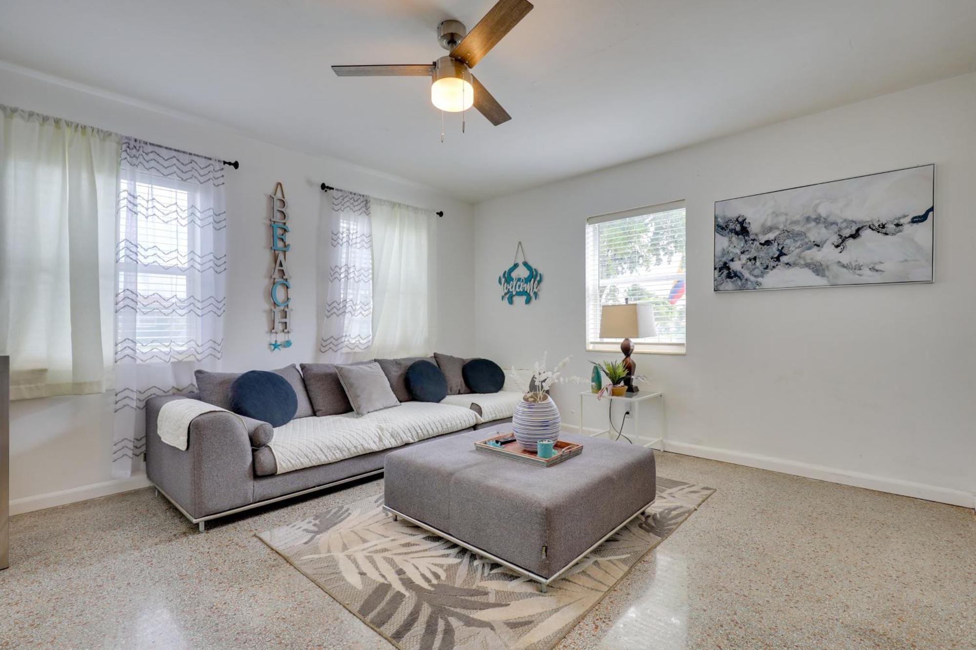 3 Mi To Quaint With Patio In Hollywood