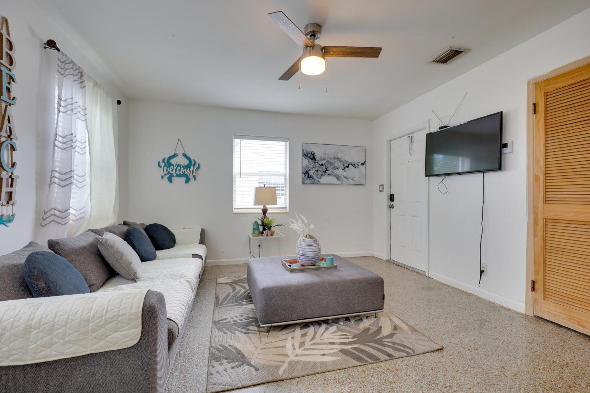 3 Mi To Quaint With Patio In Holiday home Hollywood