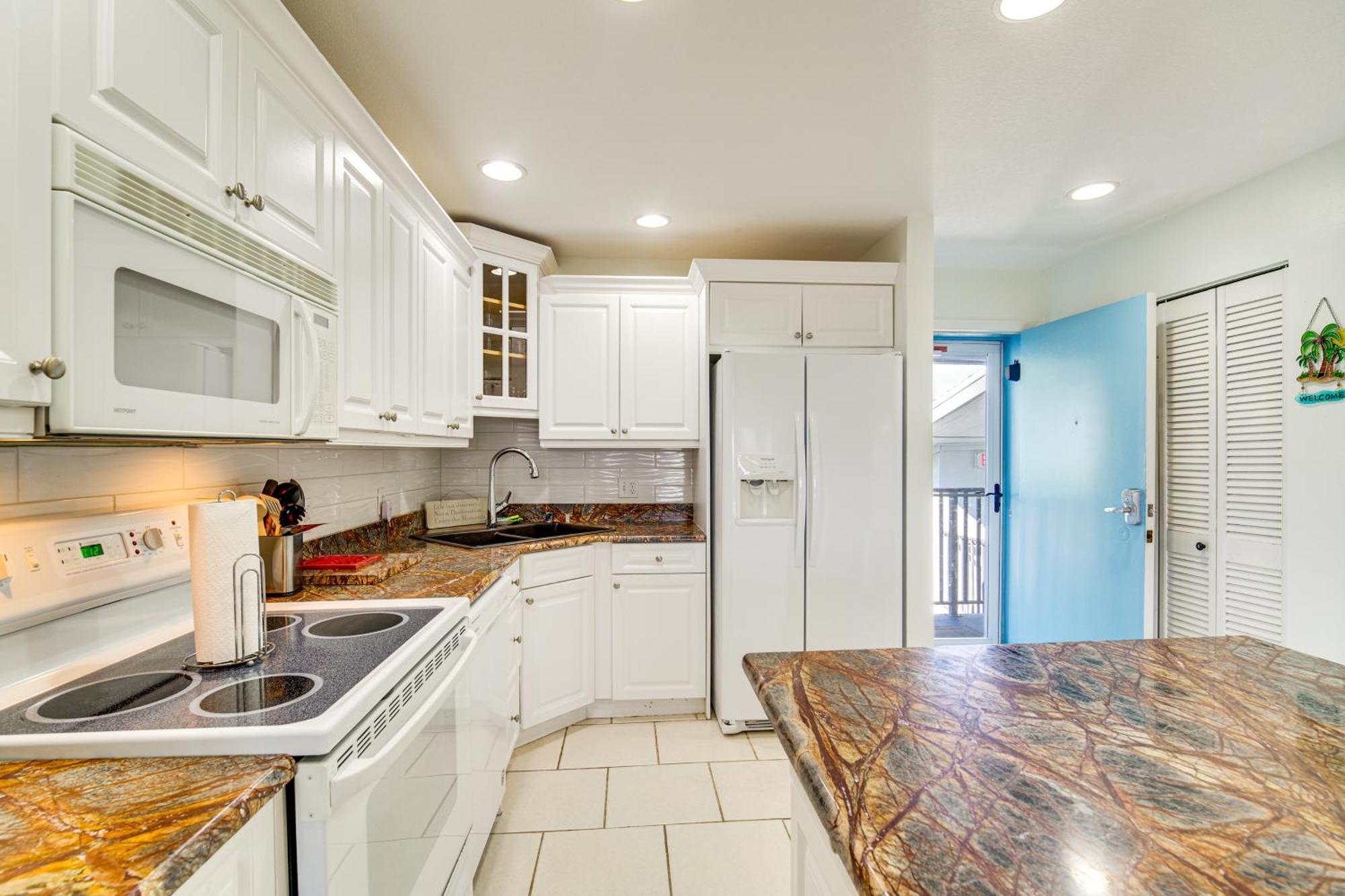 2 Mi To Pierce Jetty Coastal Florida Apartment