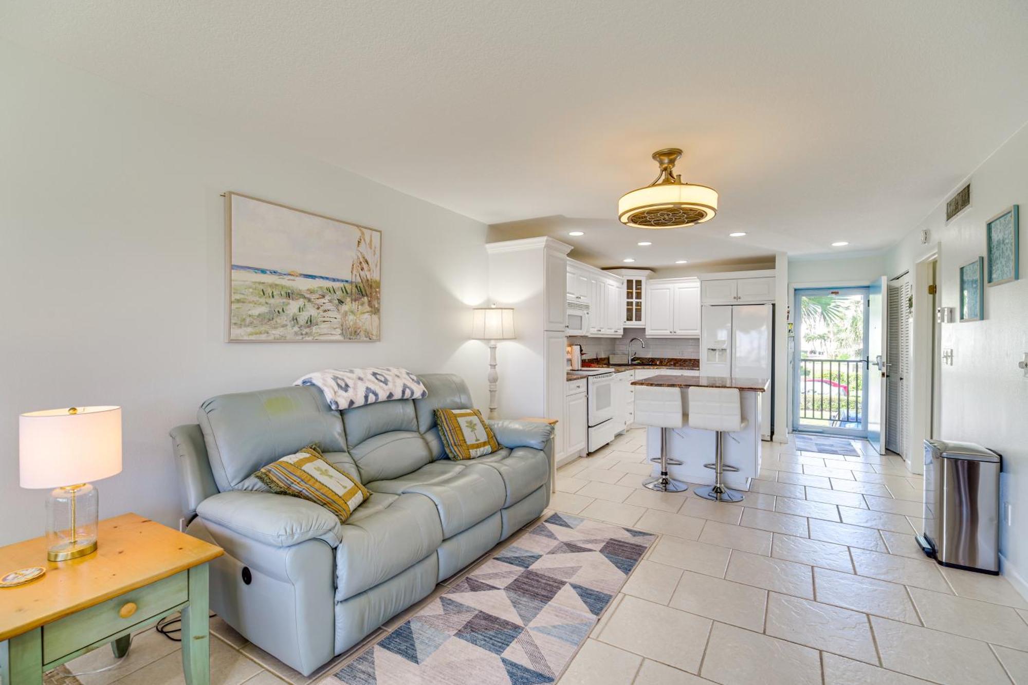 Apartment 2 Mi To Pierce Jetty Coastal Florida *