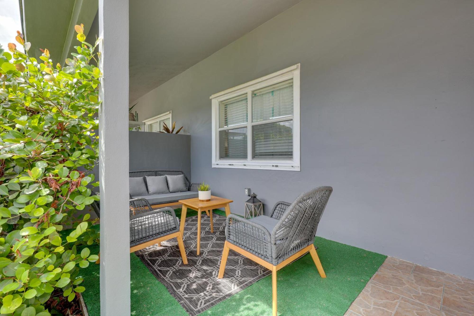 3 Mi To Quaint With Patio In Holiday home Hollywood