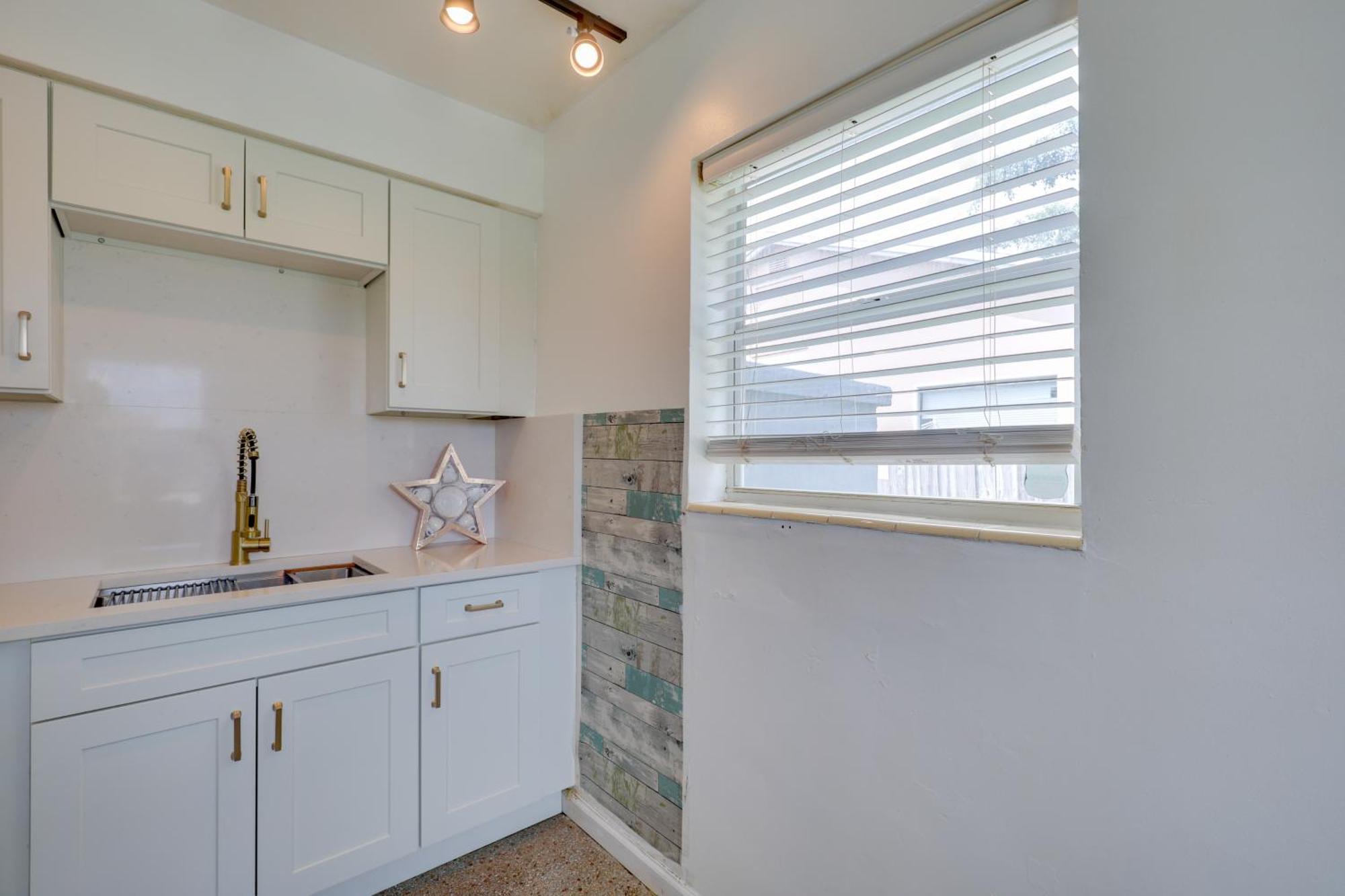 3 Mi To Quaint With Patio In * Hollywood