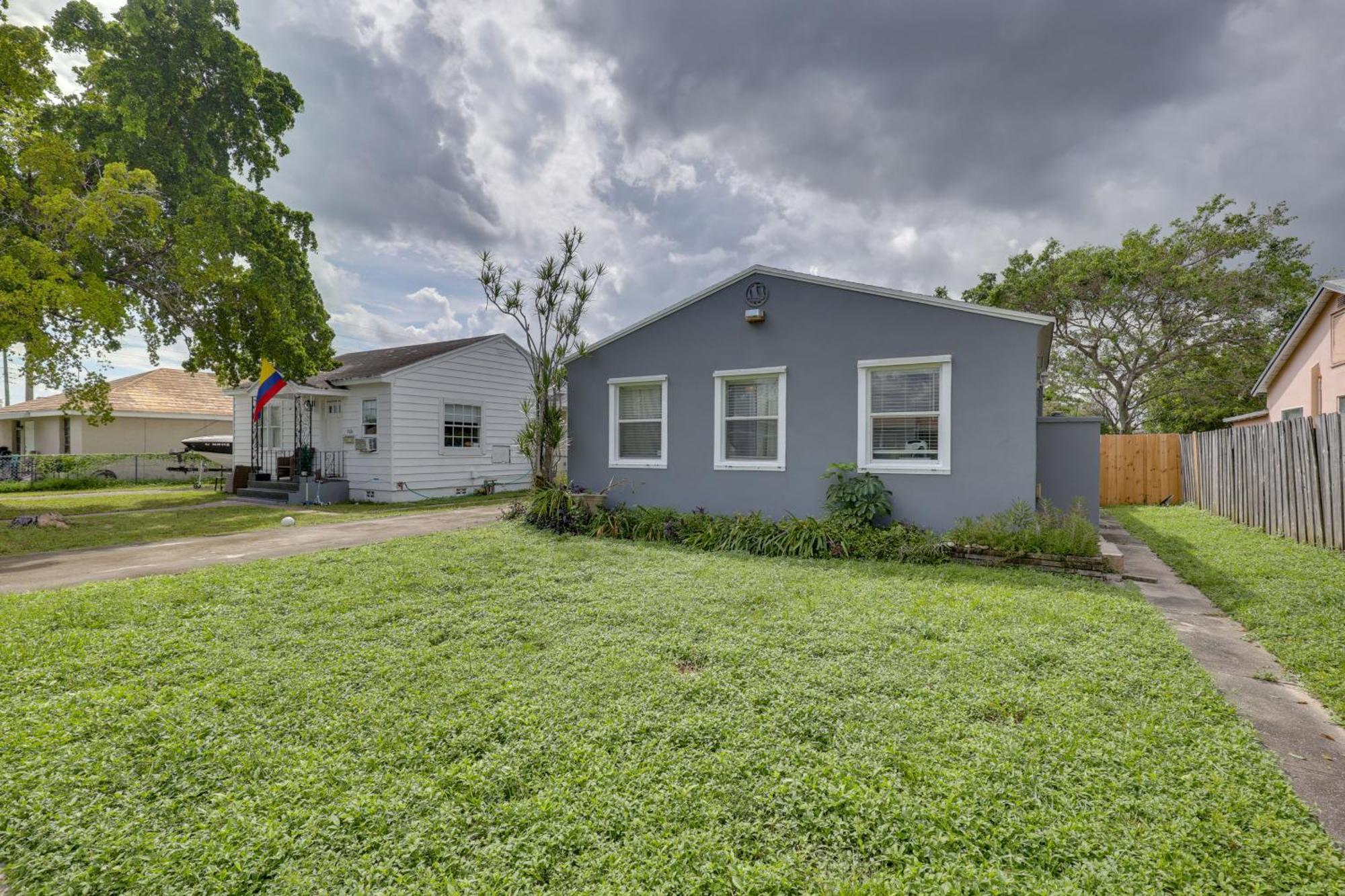 Holiday home 3 Mi To Quaint With Patio In *