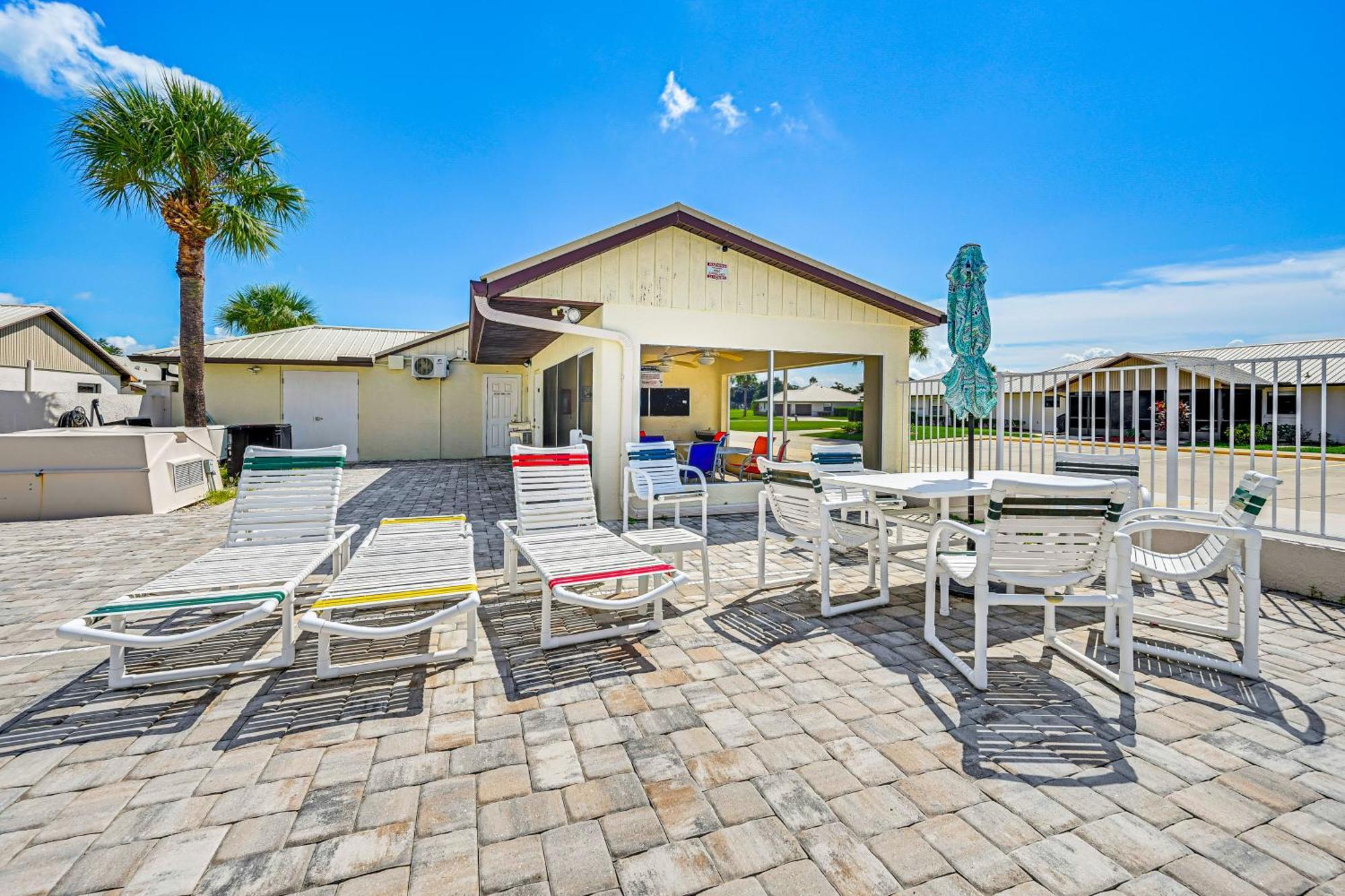 Villa Sunny Canal-view With Lanai In Sebring! *