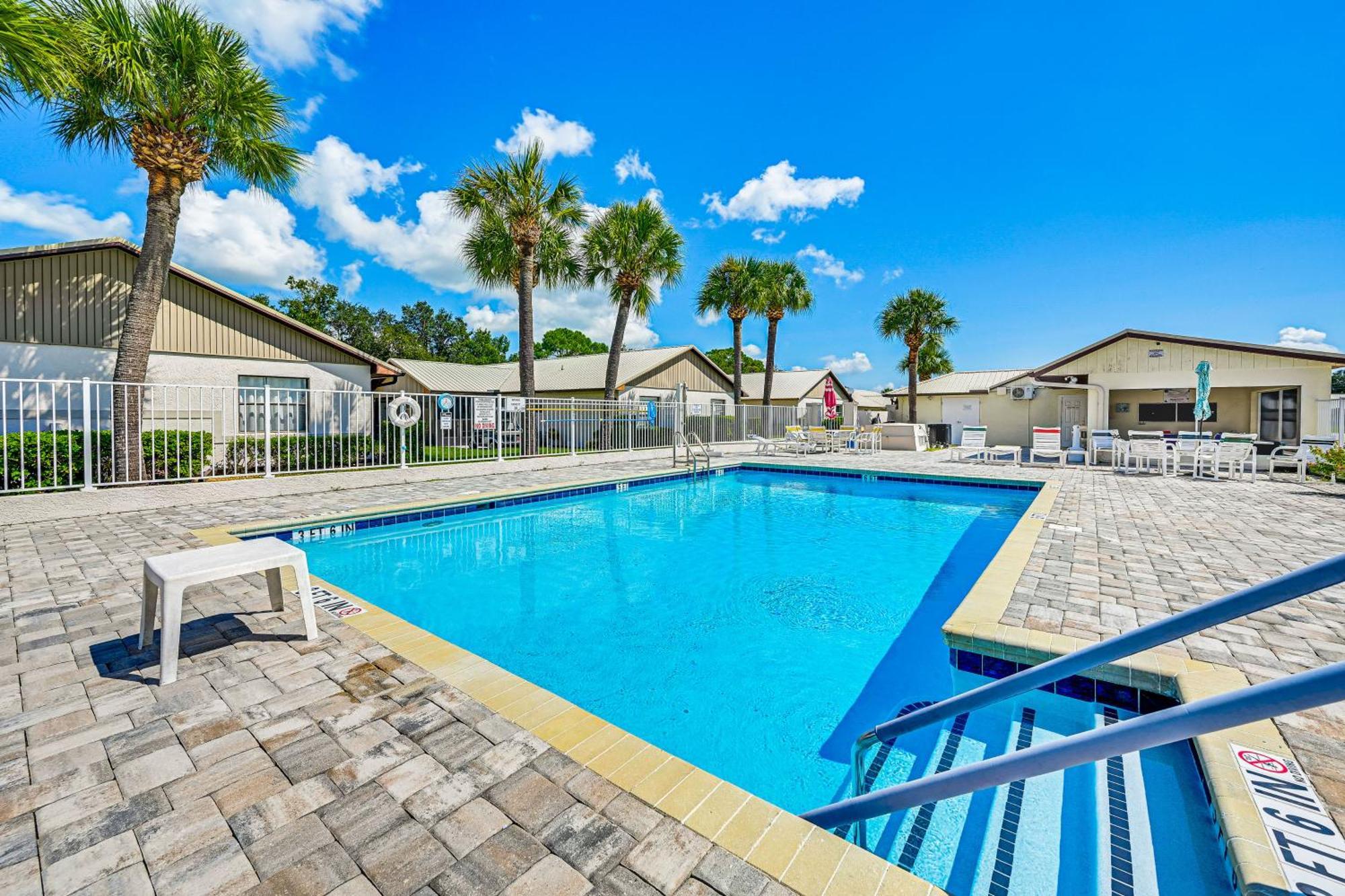 Sunny Canal-view With Lanai In Sebring! Villa