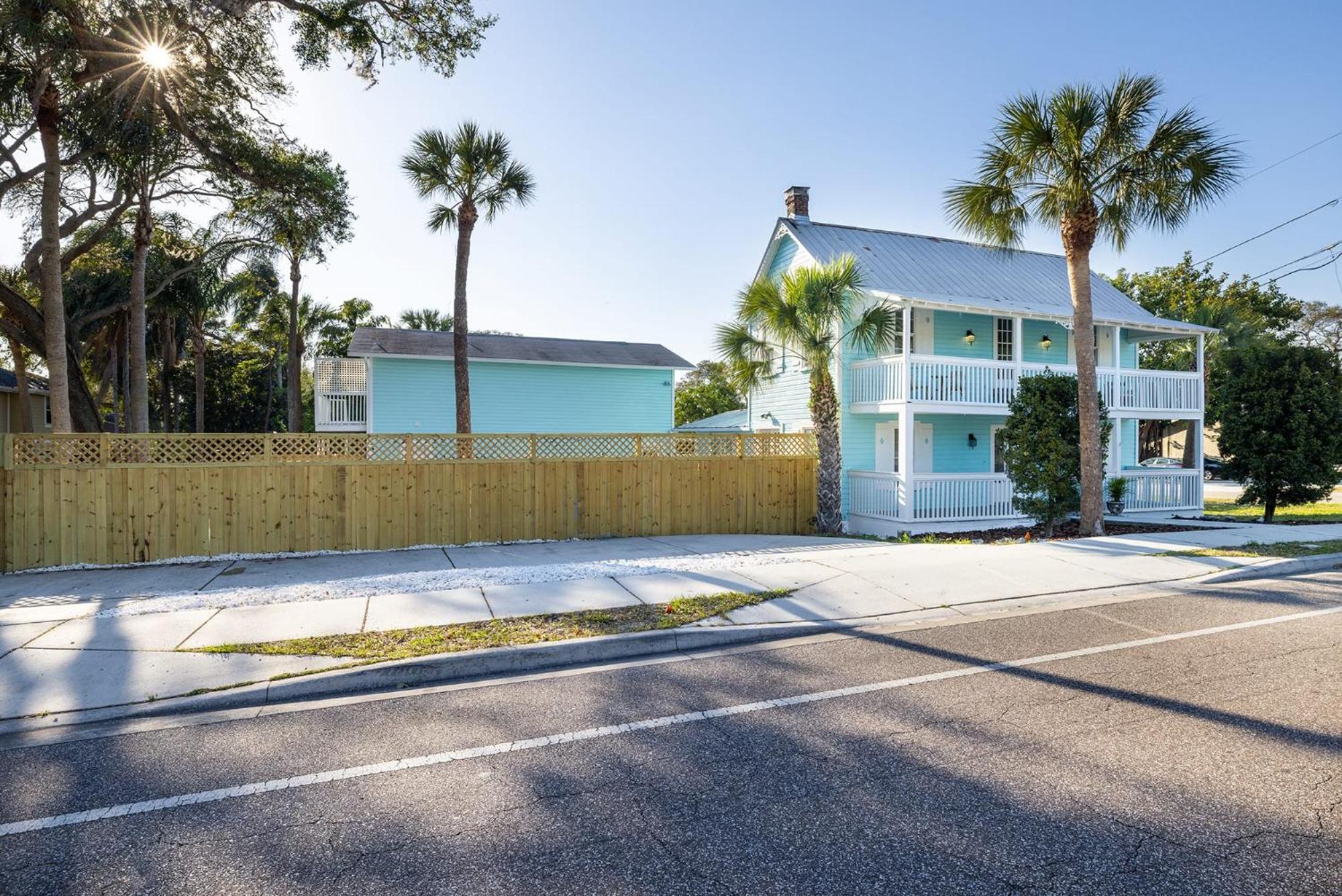 Coastal Escape With Private Pool * Palm Harbor