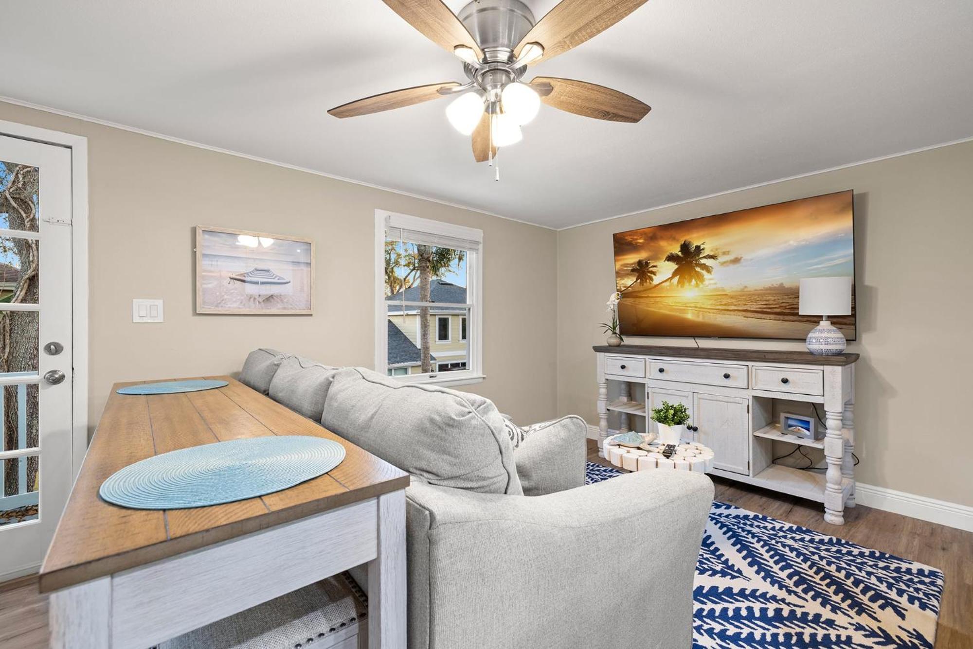 Coastal Escape With Private Pool * Palm Harbor