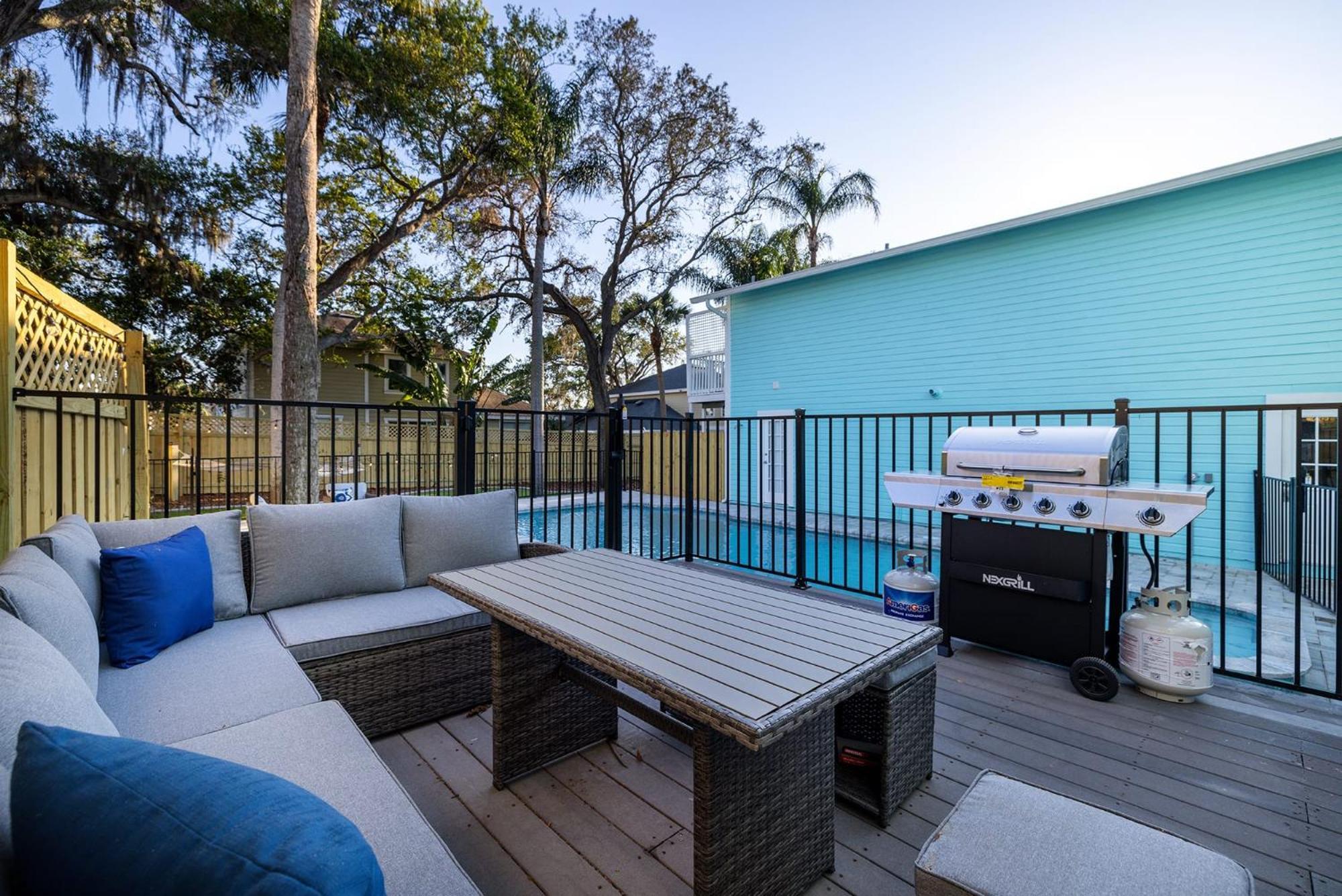 Coastal Escape With Private Pool * Palm Harbor