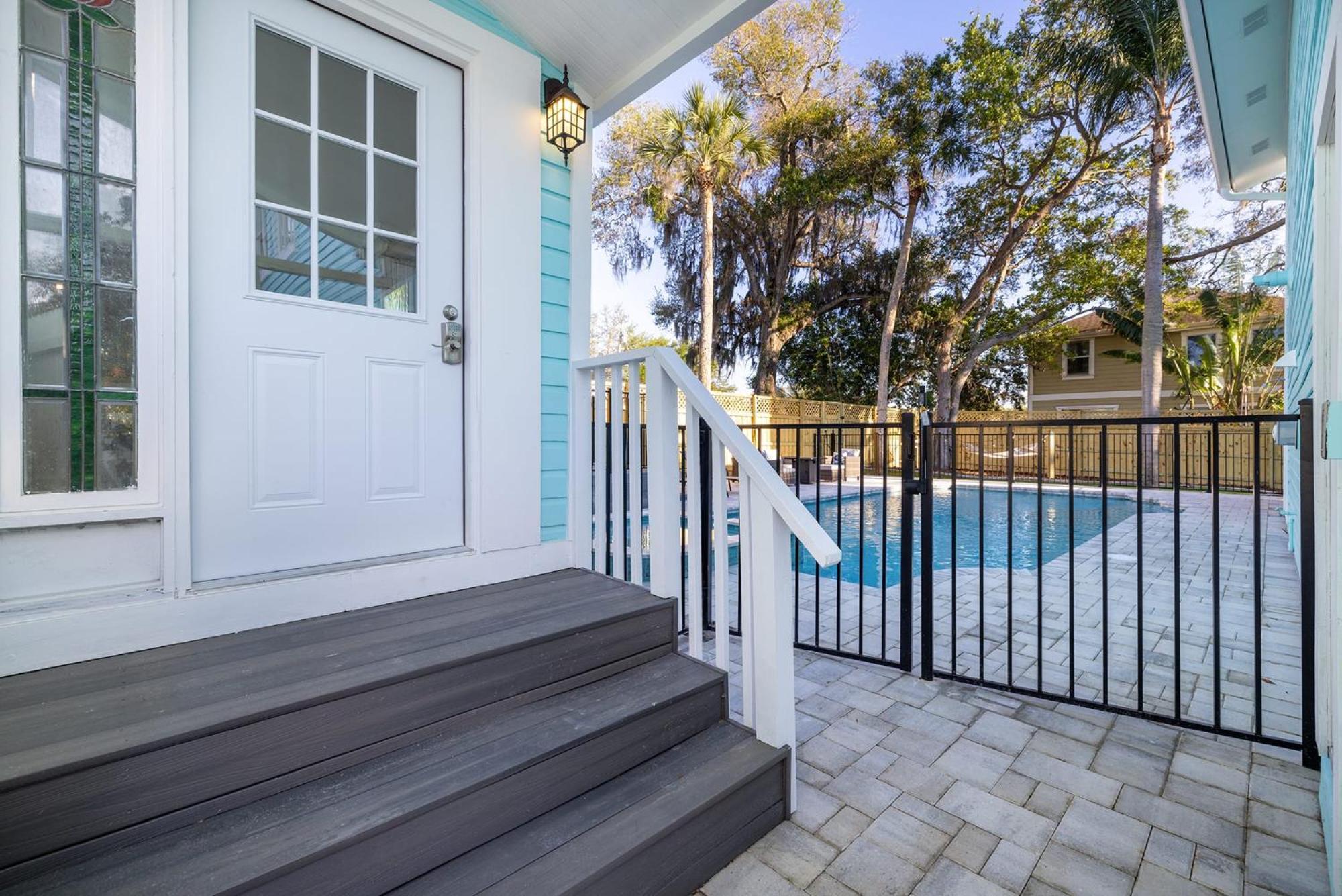 Coastal Escape With Private Pool * Palm Harbor
