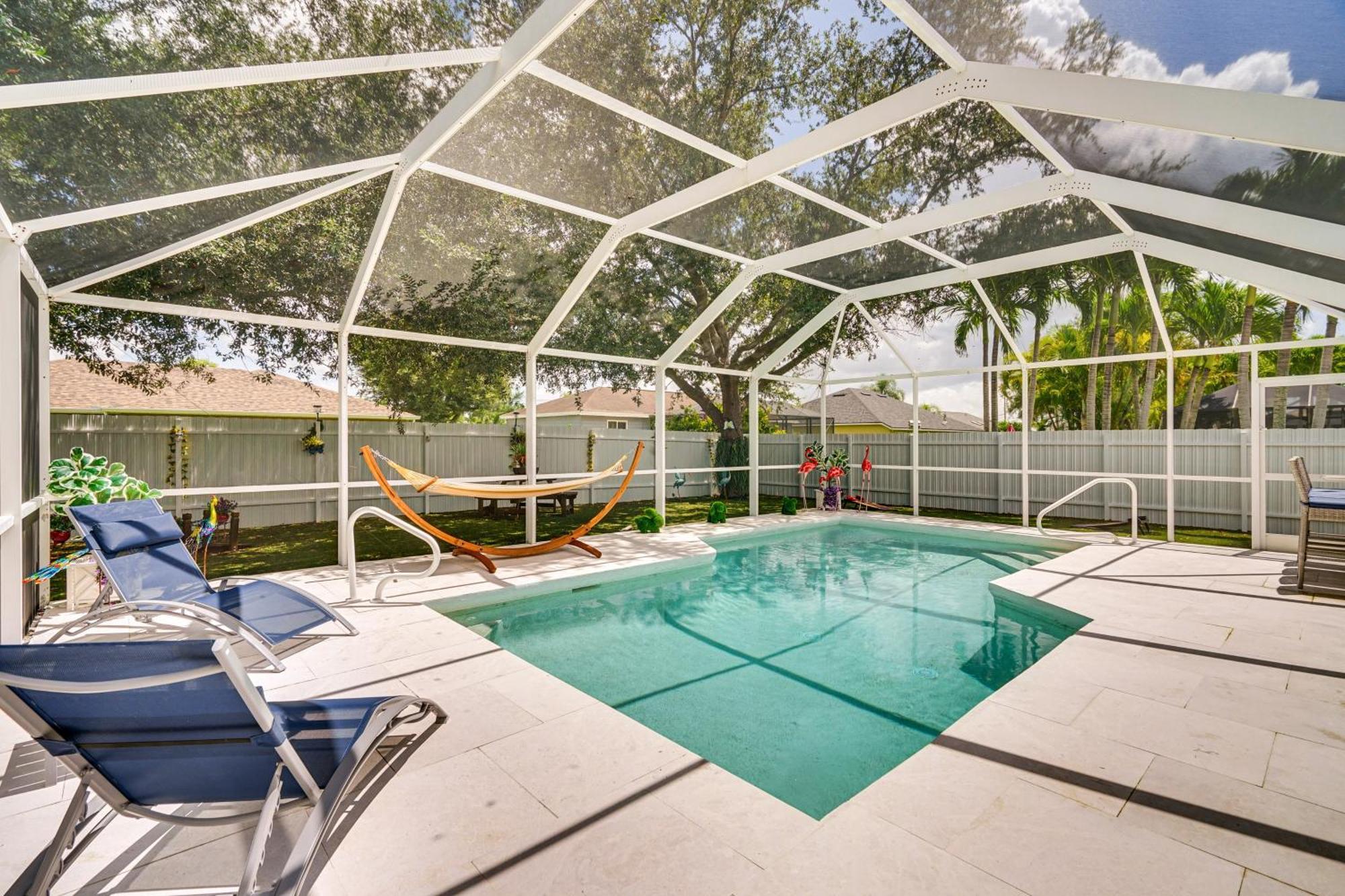 Outdoor Oasis, 8 Mi To Chic Holiday home Cape Coral