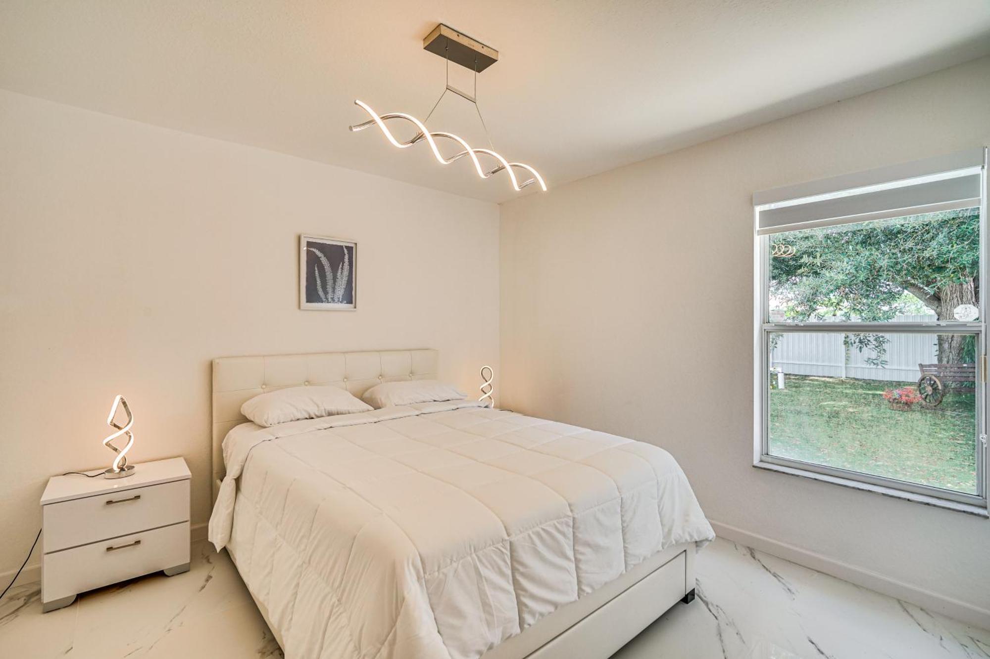 Outdoor Oasis, 8 Mi To Chic Holiday home *