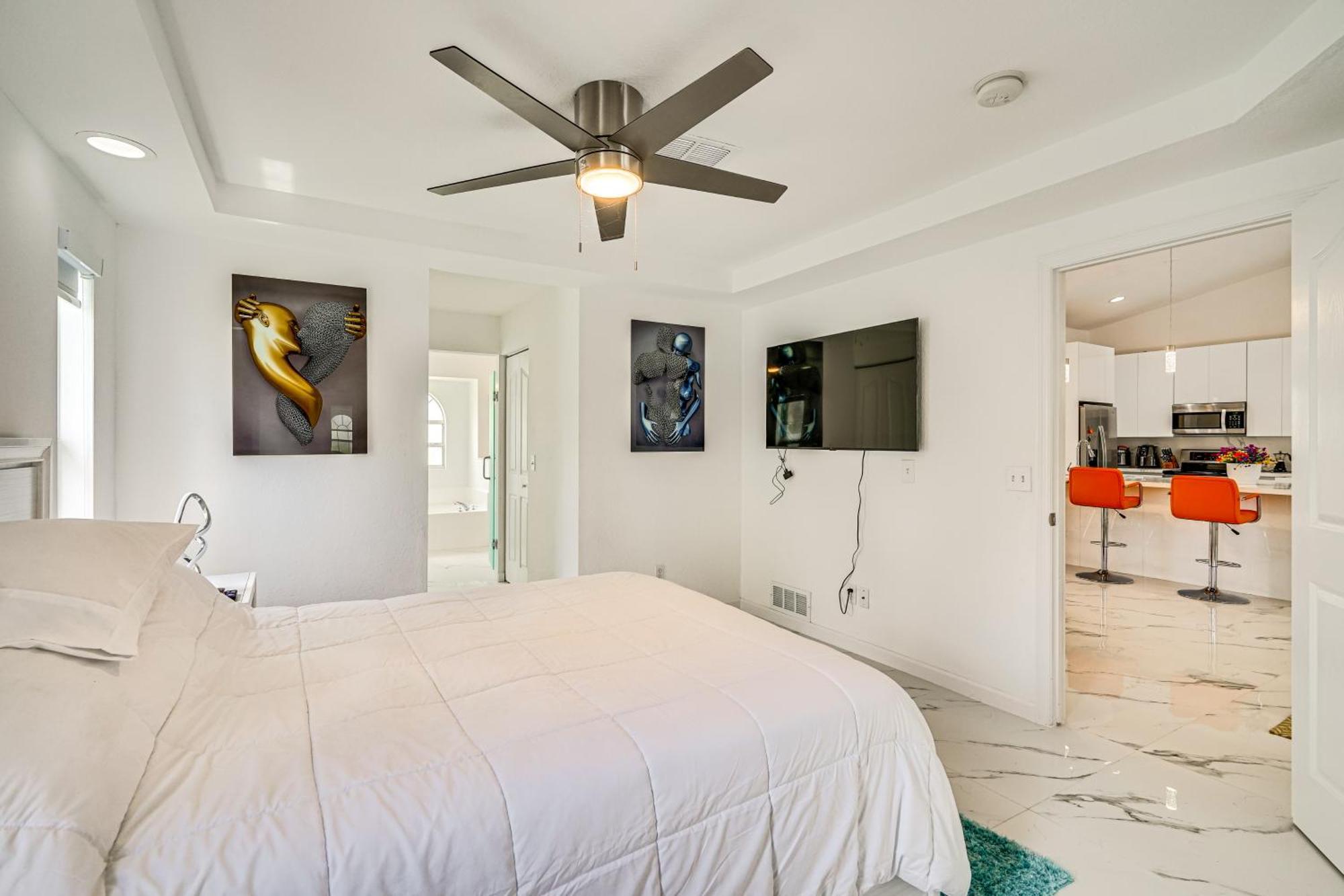 Outdoor Oasis, 8 Mi To Chic Holiday home *