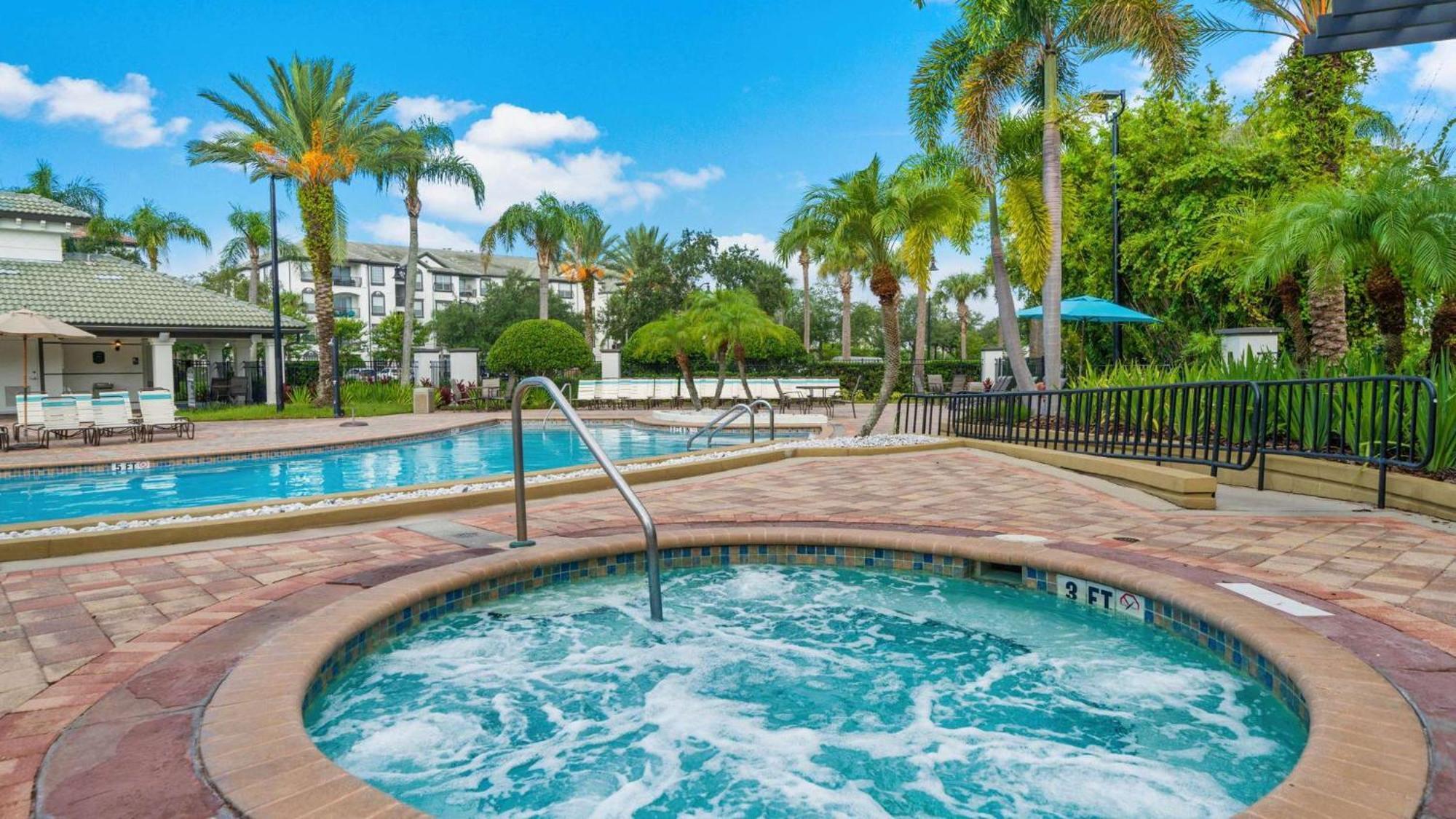 Fantastic Vista Cay: Luxury Poolside Near Theme Parks & Convention Center Holiday home Orlando