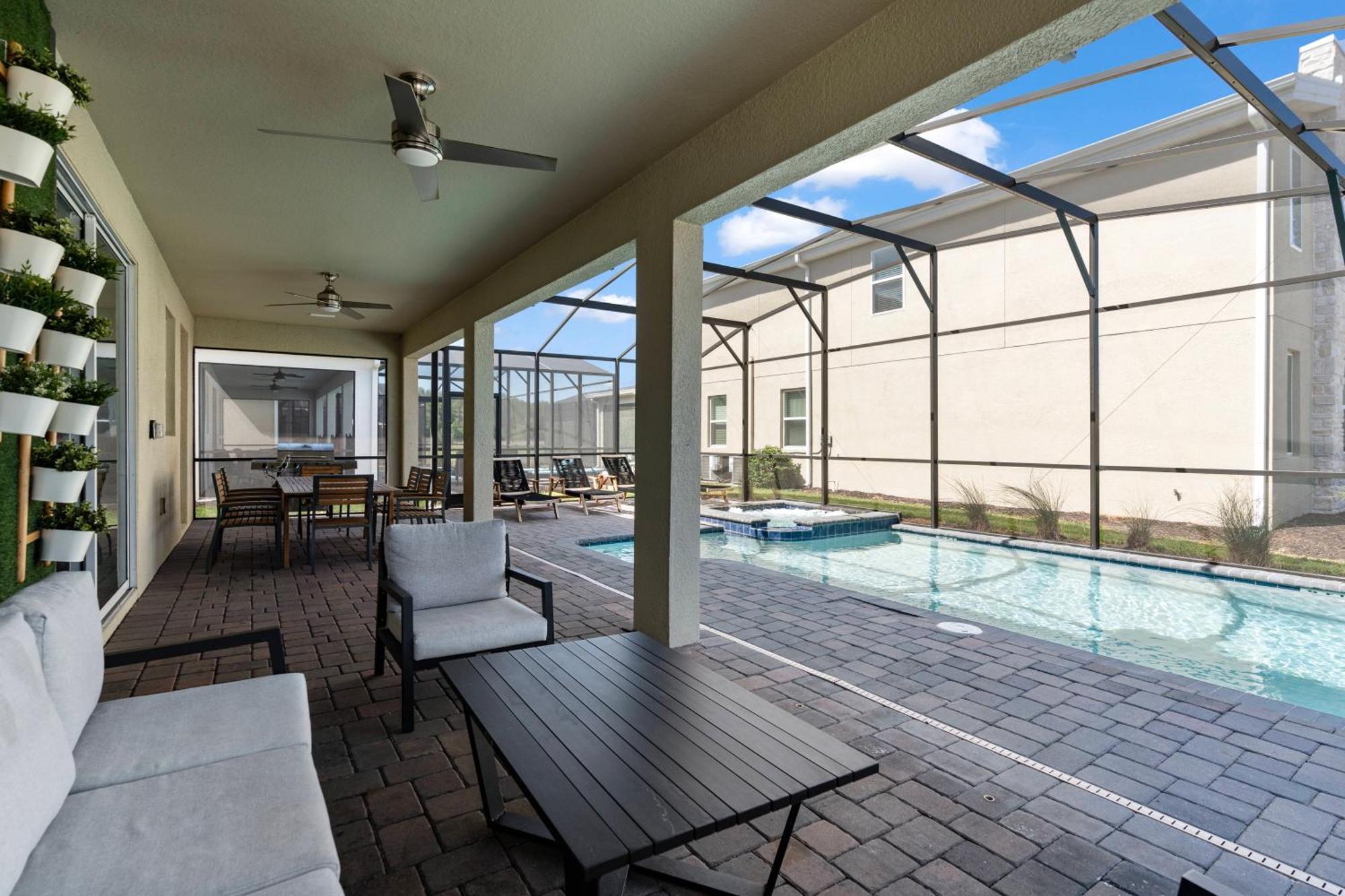 New 8 Bedrooms And 5 Bathrooms At Storey *